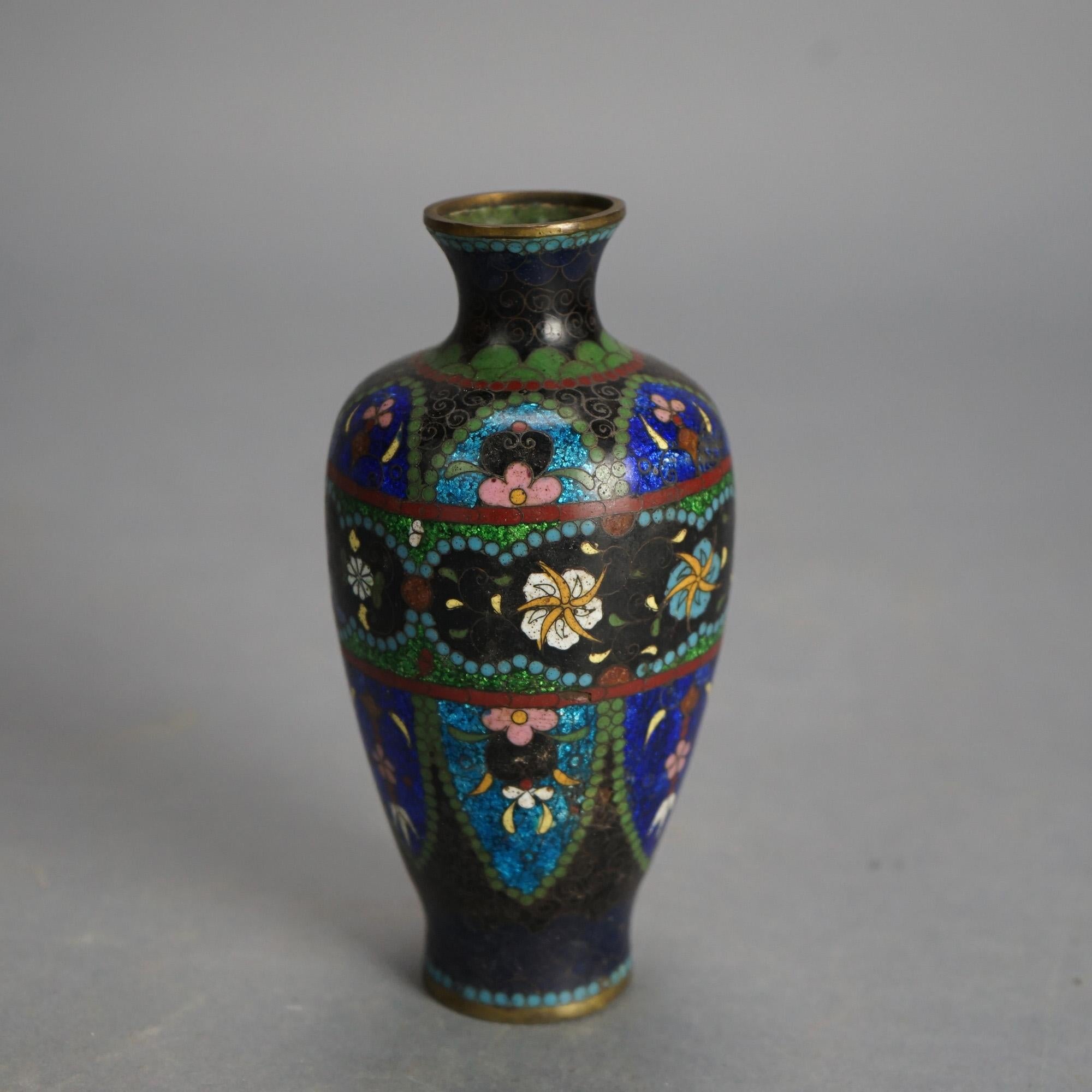 Sept vases chinois anciens émaillés cloisonnés C1920 Bon état - En vente à Big Flats, NY