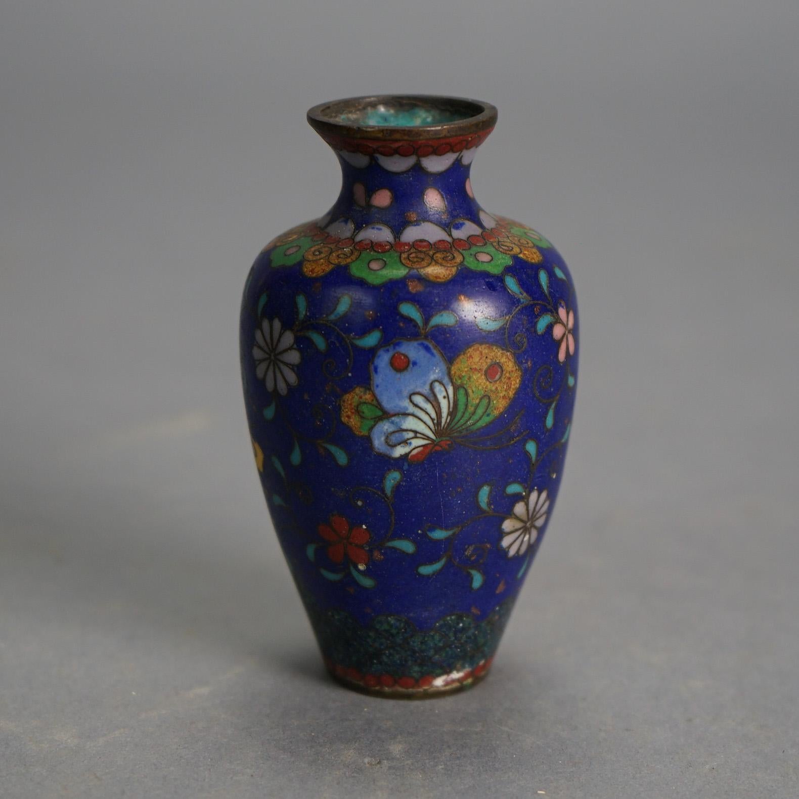 Sept vases chinois anciens émaillés cloisonnés C1920 en vente 1