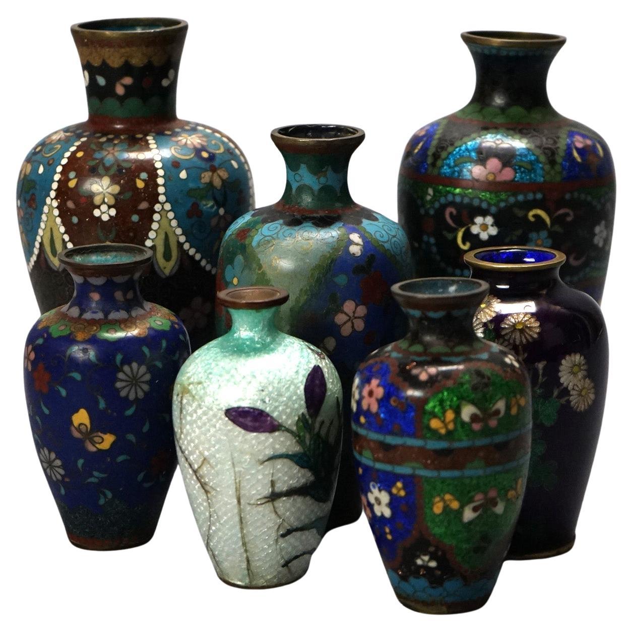 Sept vases chinois anciens émaillés cloisonnés C1920 en vente