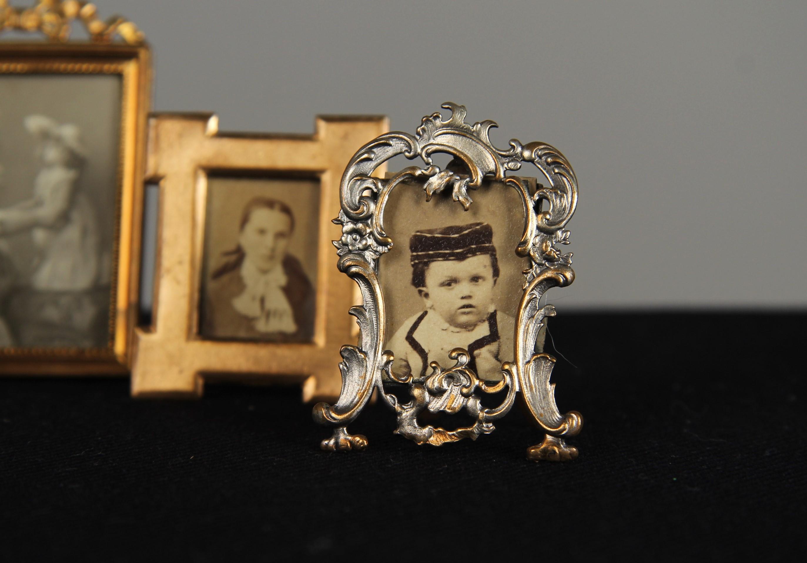 Seven Antique Miniature Picture Frames, Victorian Photo Frames, 1880s, 3 x 5 cm In Good Condition In Greven, DE