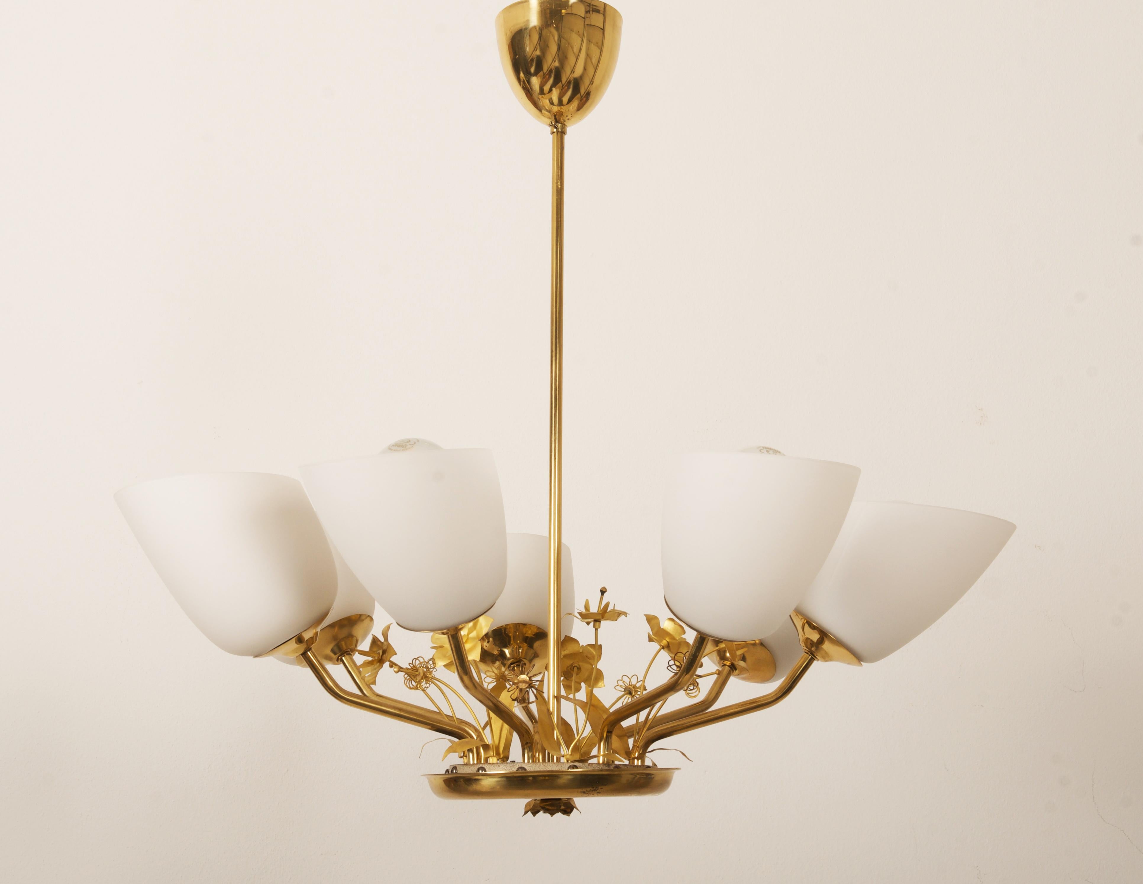 Seven Arms Chandelier Attr. to Paavo Tynell In Good Condition In Vienna, AT