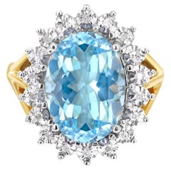 Bague de fiançailles halo de sept carats de topaze bleue et diamants