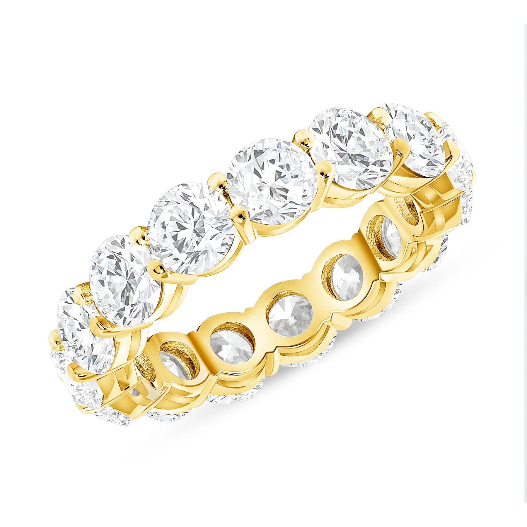 Im Angebot: Eternity-Ring aus 14K Gold mit sieben Karat rundem Diamanten () 4