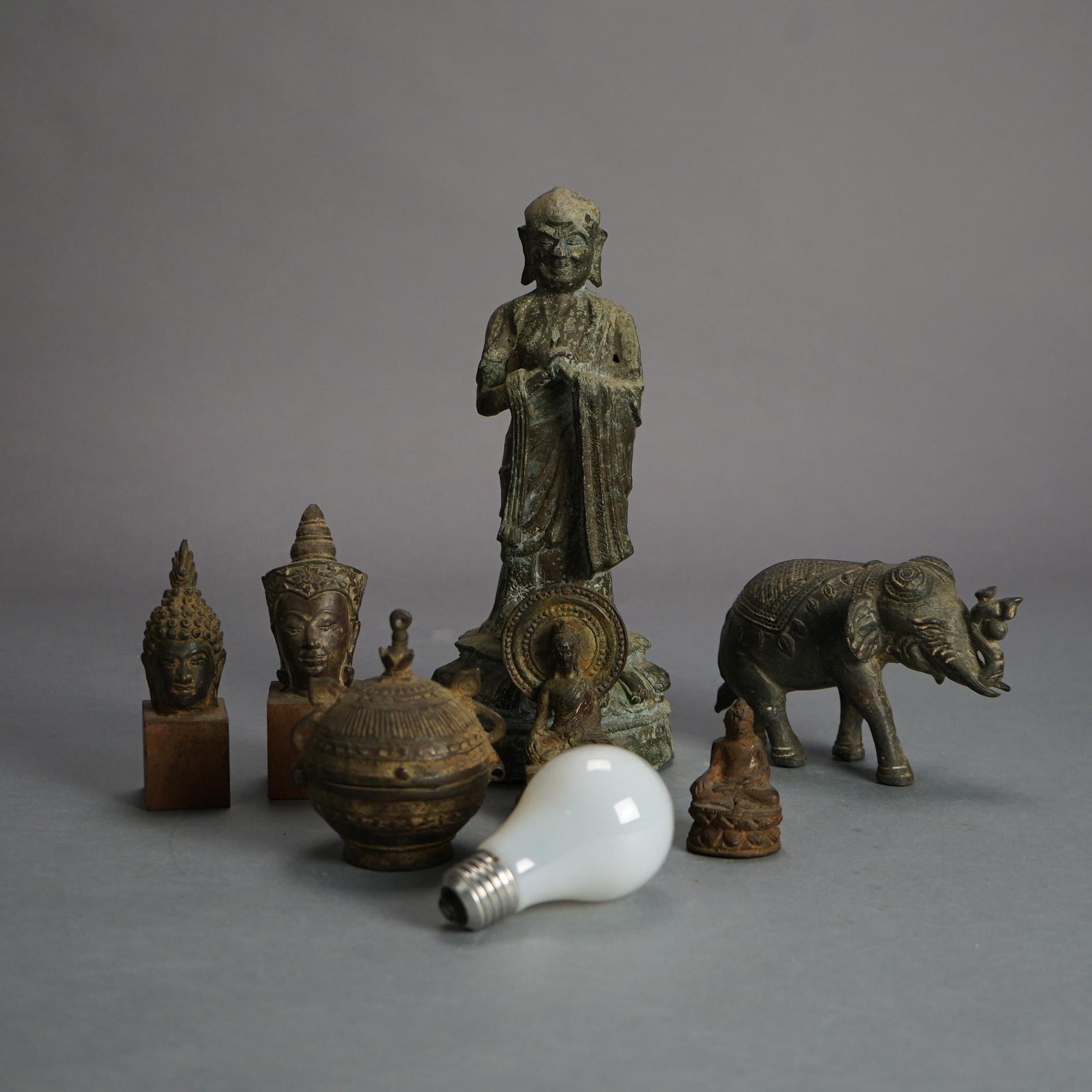 Sieben chinesische antike Artikel aus Bronzeguss aus dem 19. Jahrhundert (Chinesisch) im Angebot