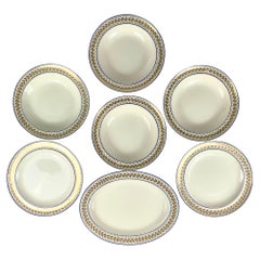 Sette piatti in cremagliera con decorazione dorata a spina di pesce Inghilterra Circa 1810