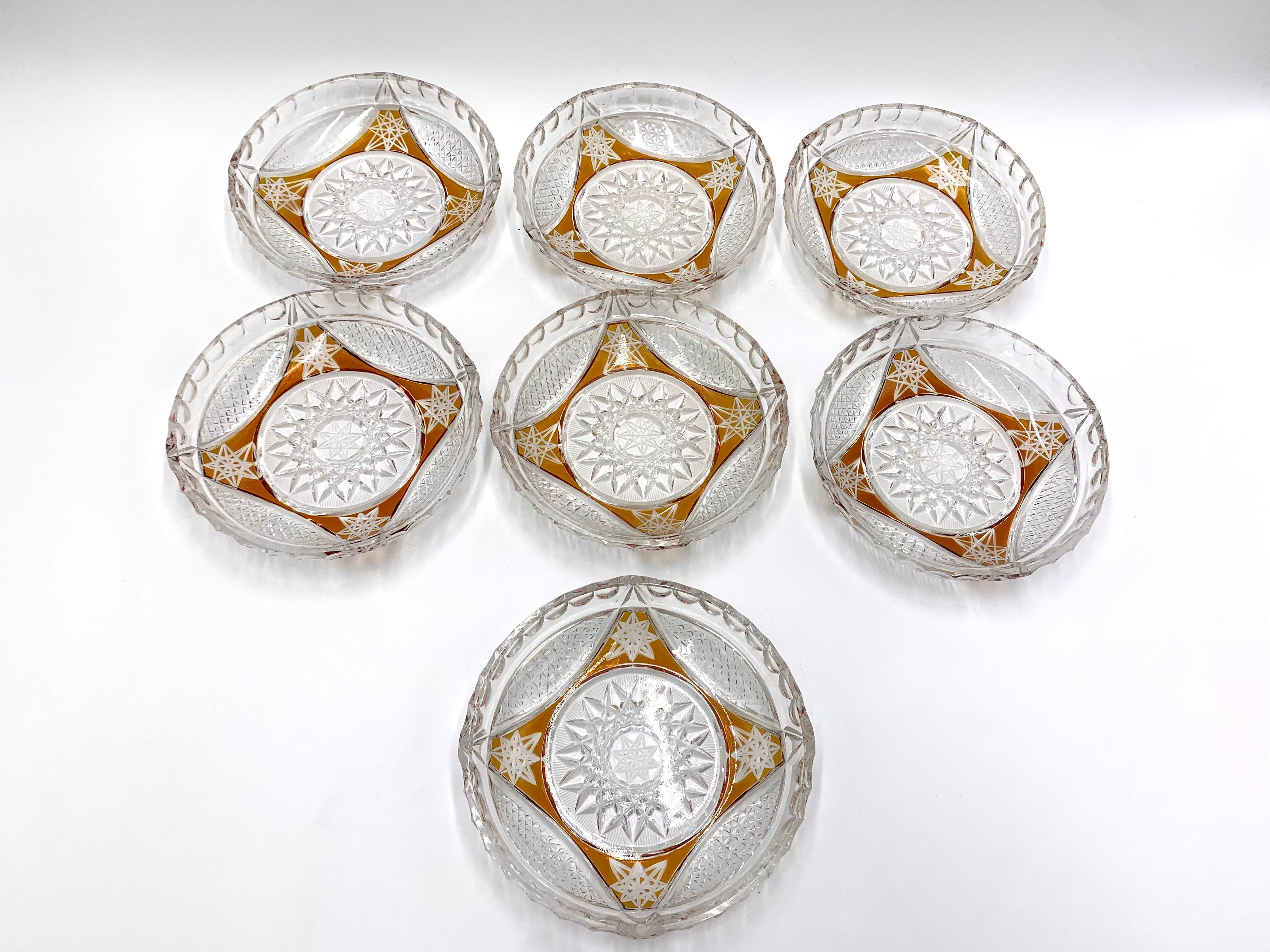 A set of seven saucers
Manufactured in Poland by the Julia Glassworks in the 1970s.

Very good condition

Measures: height 3cm, diameter 15cm.