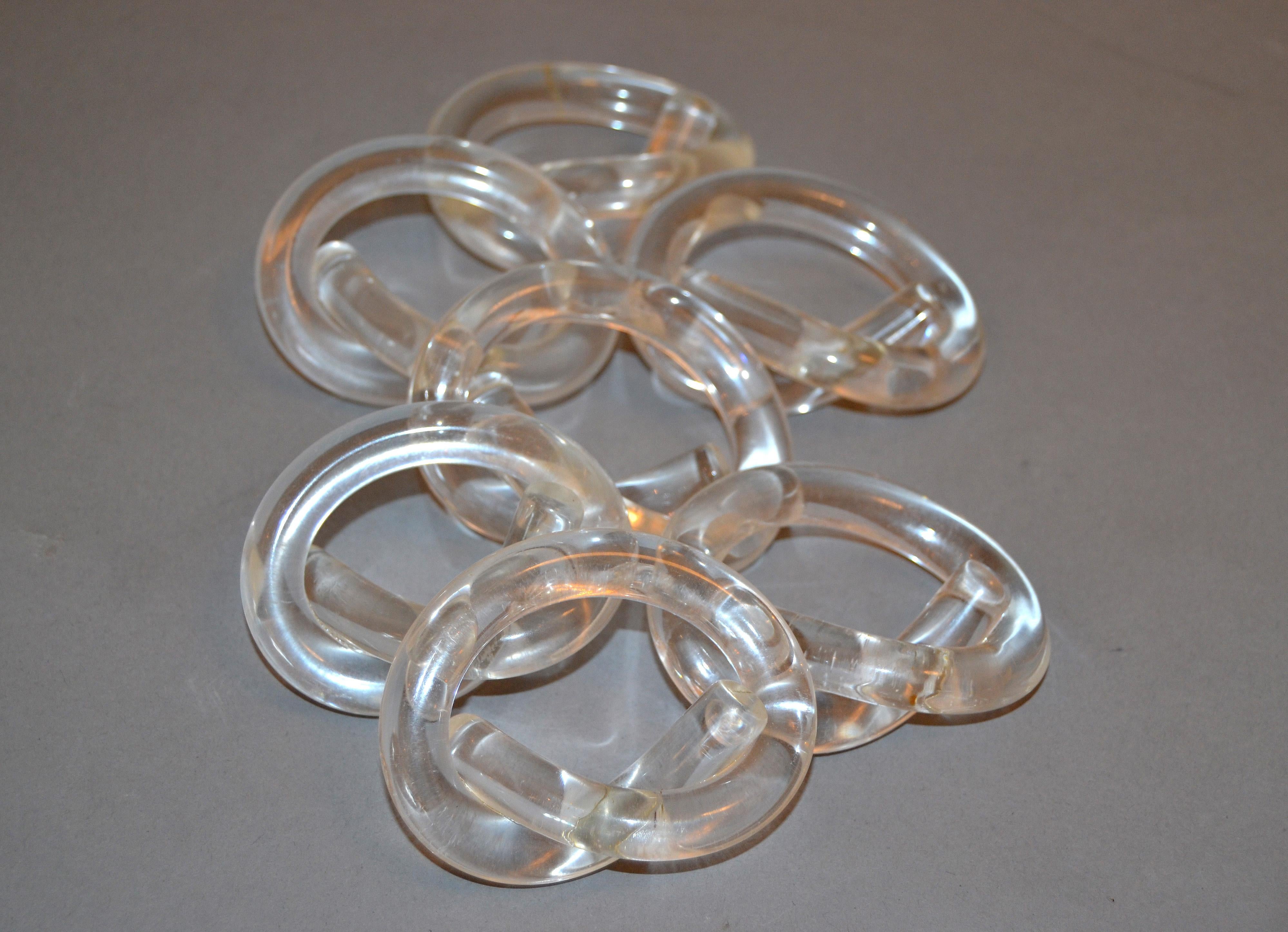 Beautiful set of seven Dorothy Thorpe Lucite napkin rings in pretzel shape.