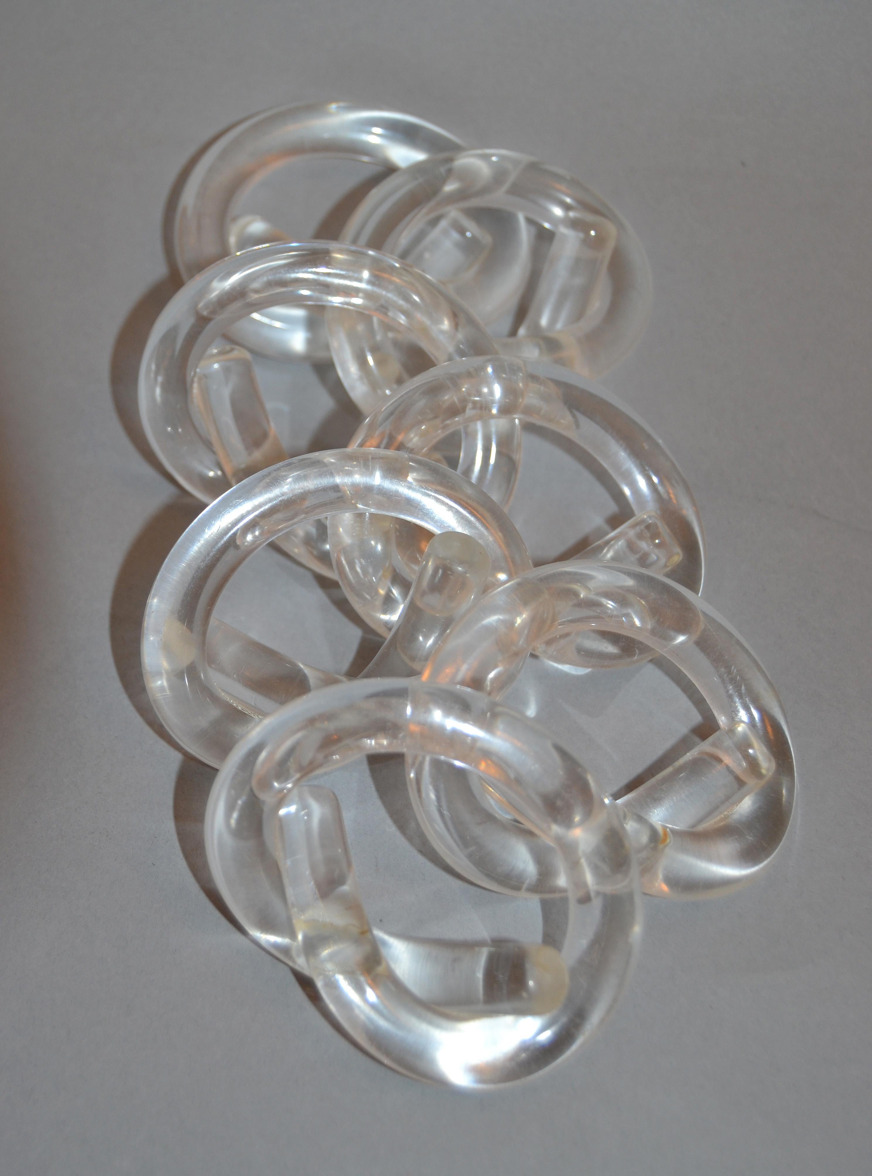 Seven Dorothy Thorpe Lucite Napkin Rings in Pretzel Shape 1