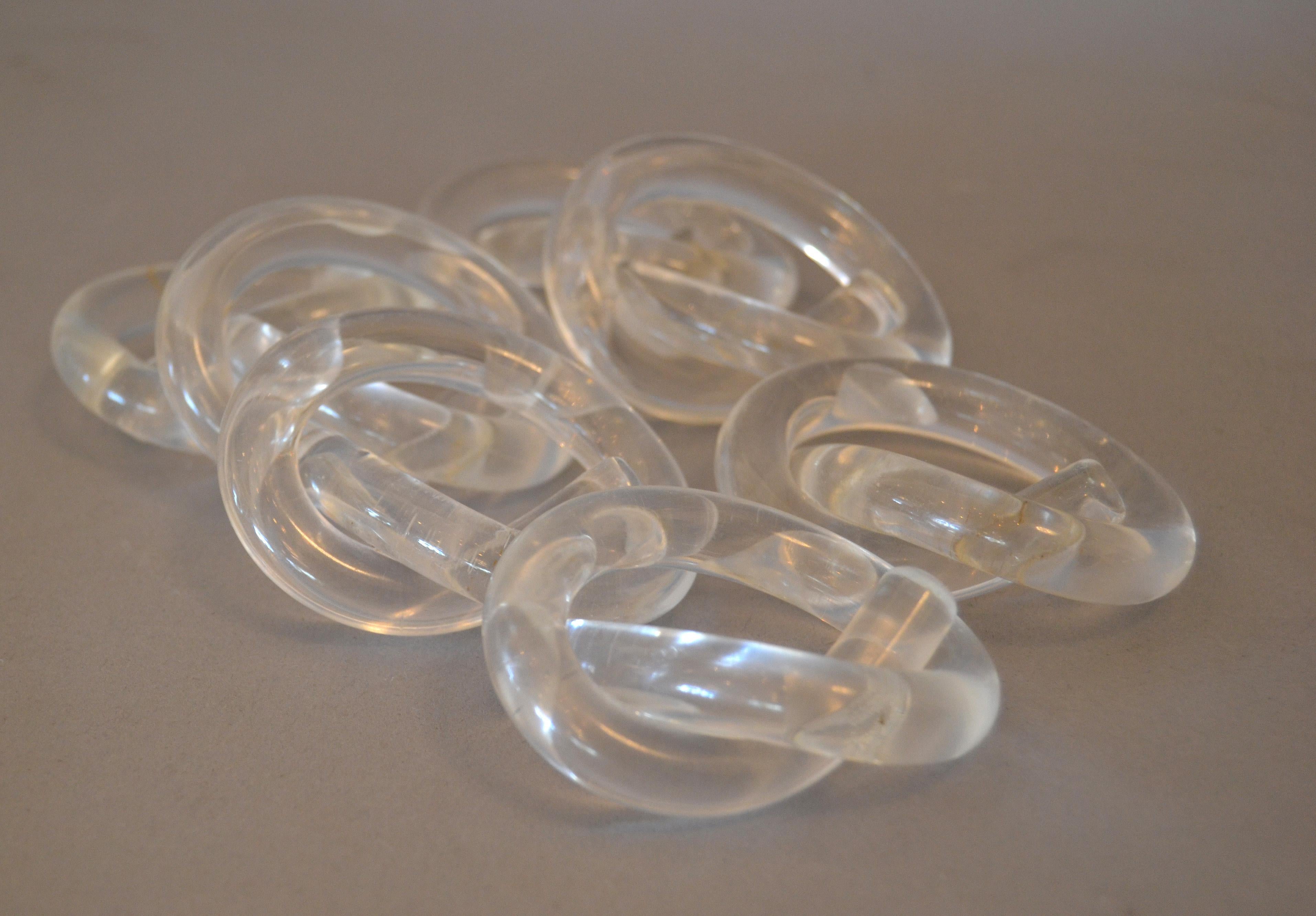 Seven Dorothy Thorpe Lucite Napkin Rings in Pretzel Shape 3