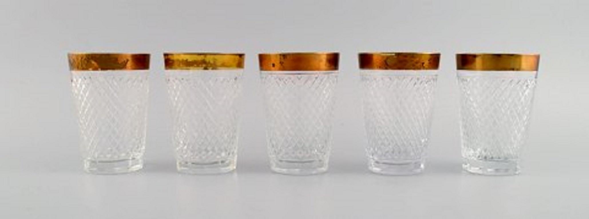 Seven drinking glasses in mouth-blown crystal glass with gold edge, France, 1930s.
Smallest measures: 9 x 8 cm.
Largest measures: 10.7 x 7.5 cm.
In excellent condition with wear on the gold edge.