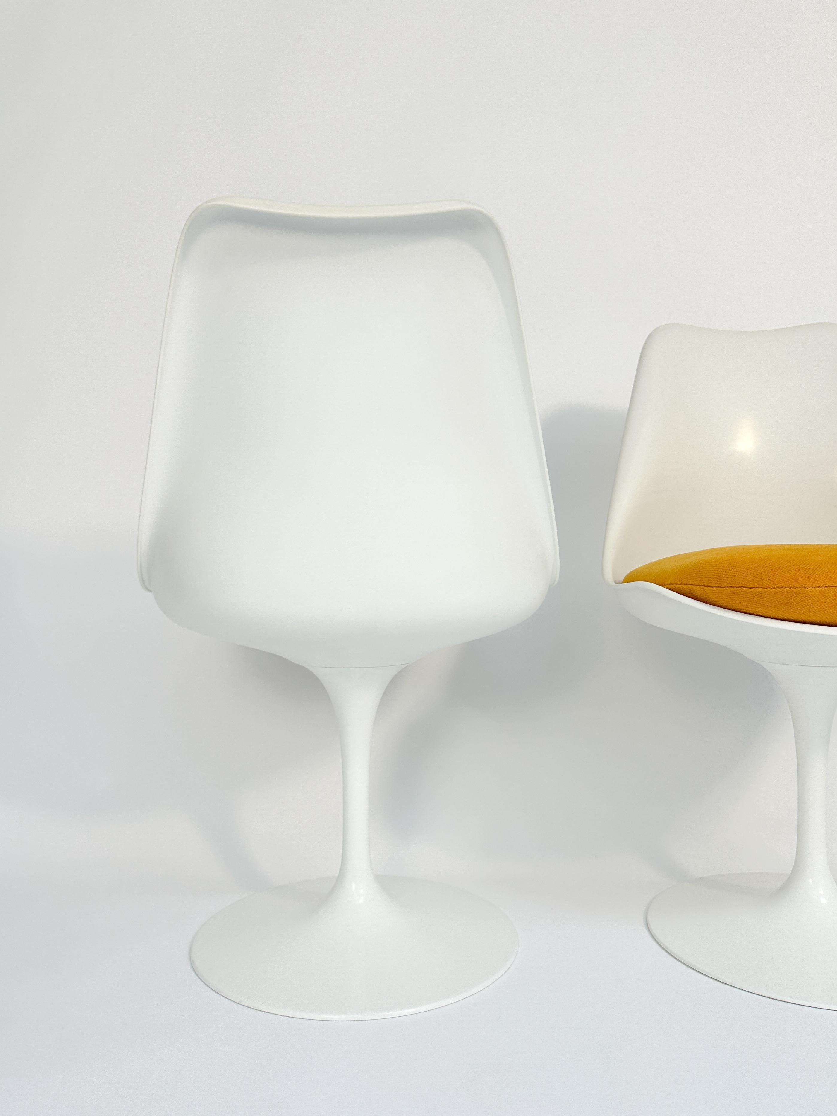 Allemand Sept chaises tulipe d'Eero Saarinen pour Knoll International des années 1970, toutes originales en vente