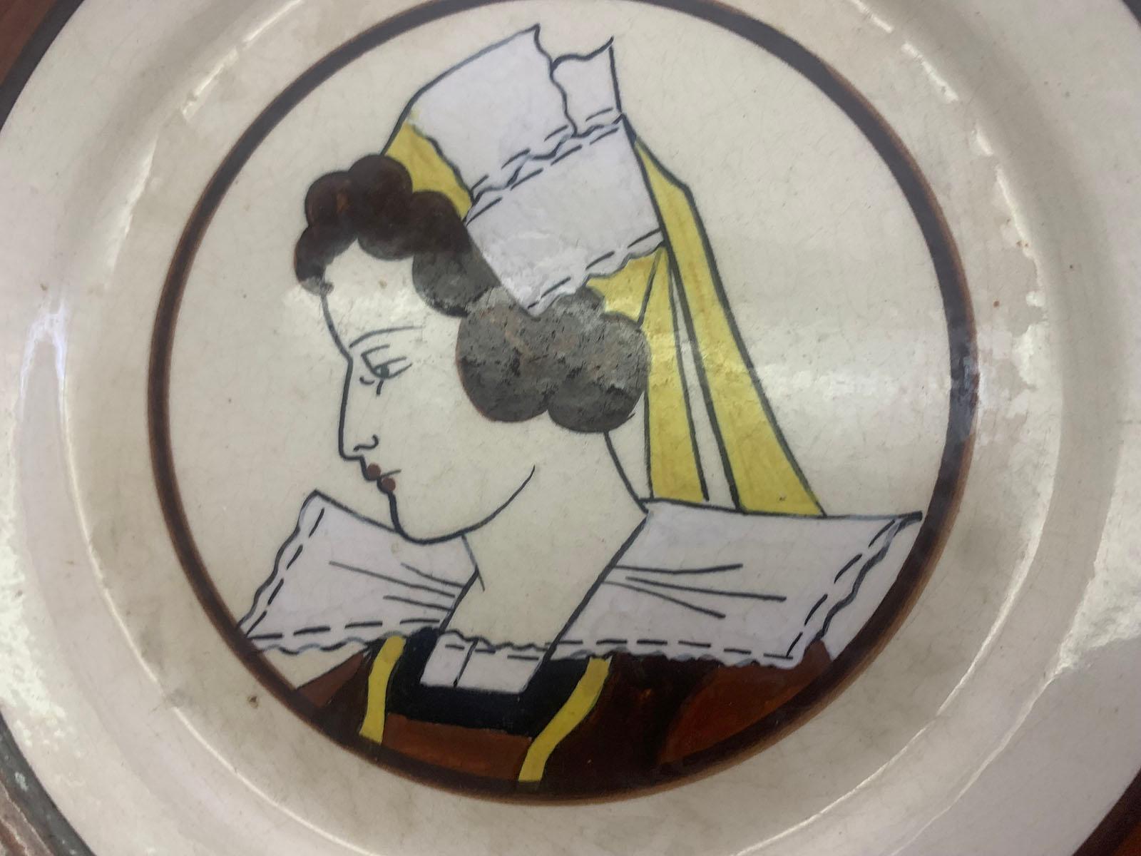 Siete láminas de loza con retratos de personajes bretones Firmado HB Quimper en venta 4