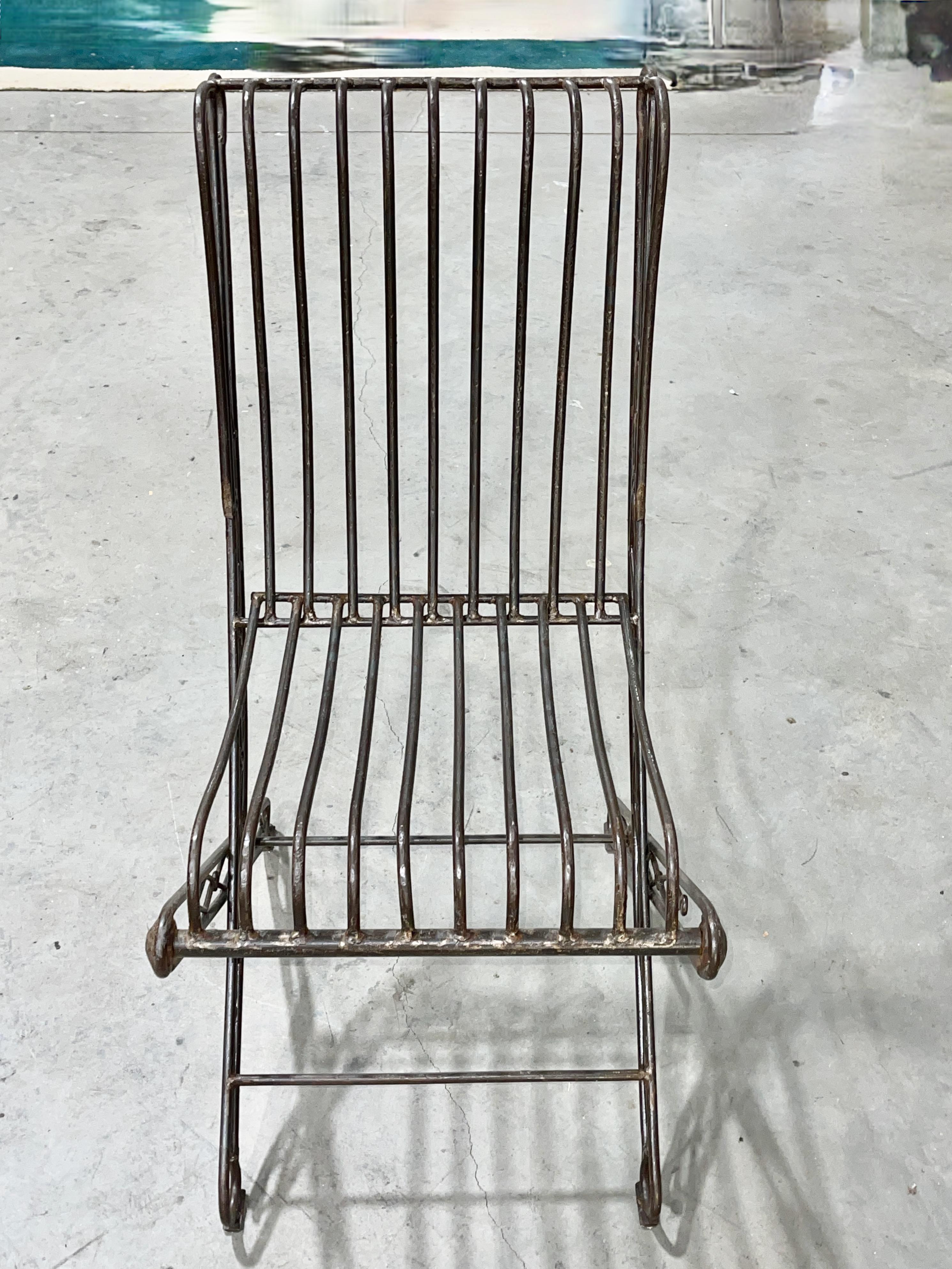 Sept chaises pliantes françaises Fer Forge Bon état - En vente à Hanover, MA