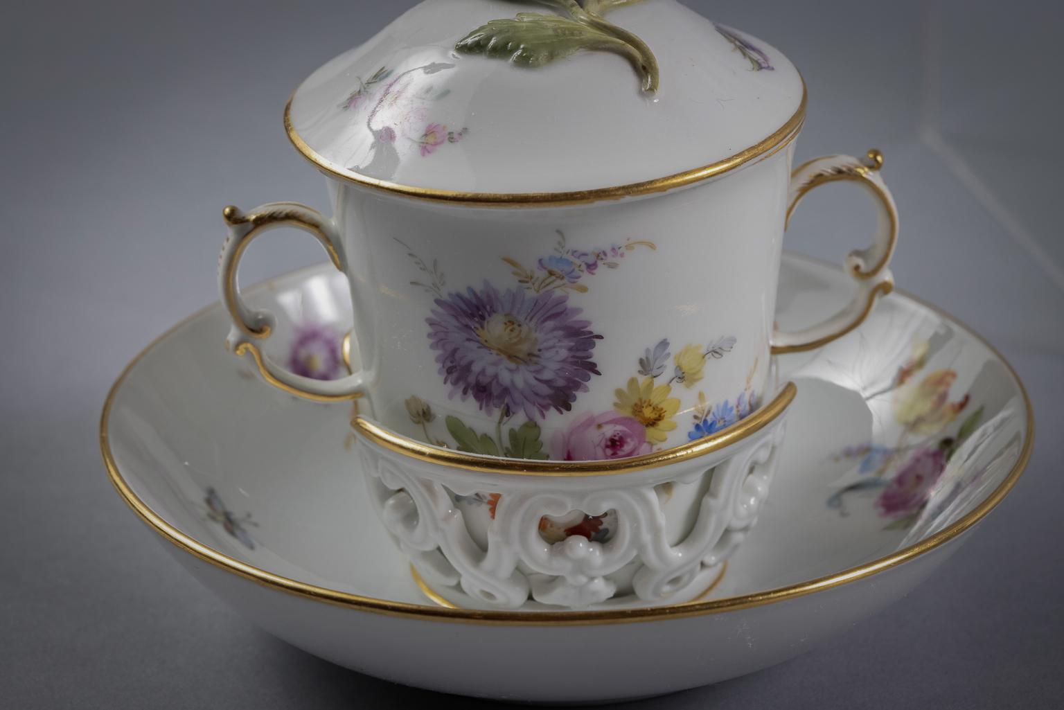 Seven German Porcelain Trembleuse Cups and Stands, Meissen, Circa 1880 For Sale 3
