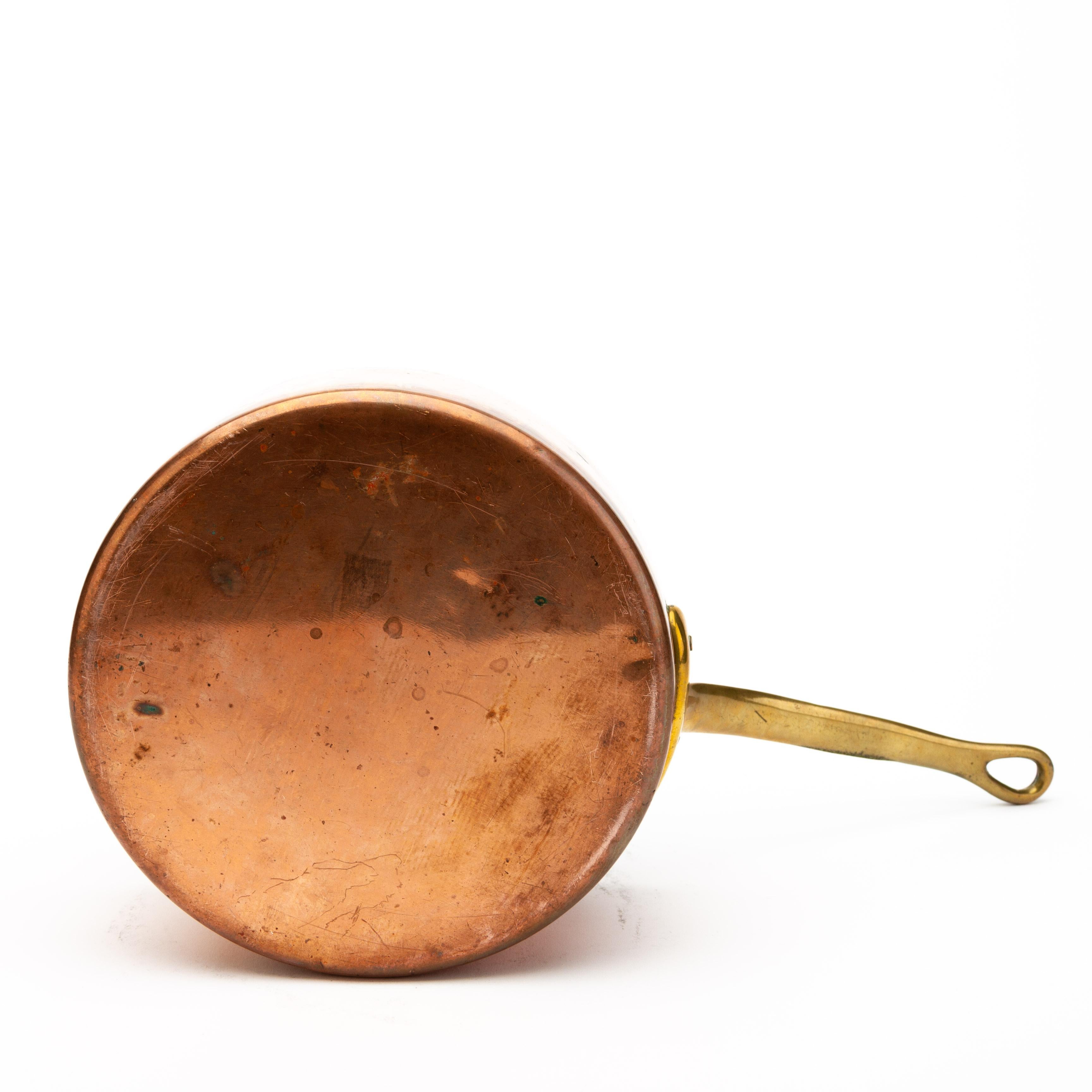 Seven Graduated Copper & Brass Victorian Pans 19th Century  For Sale 4