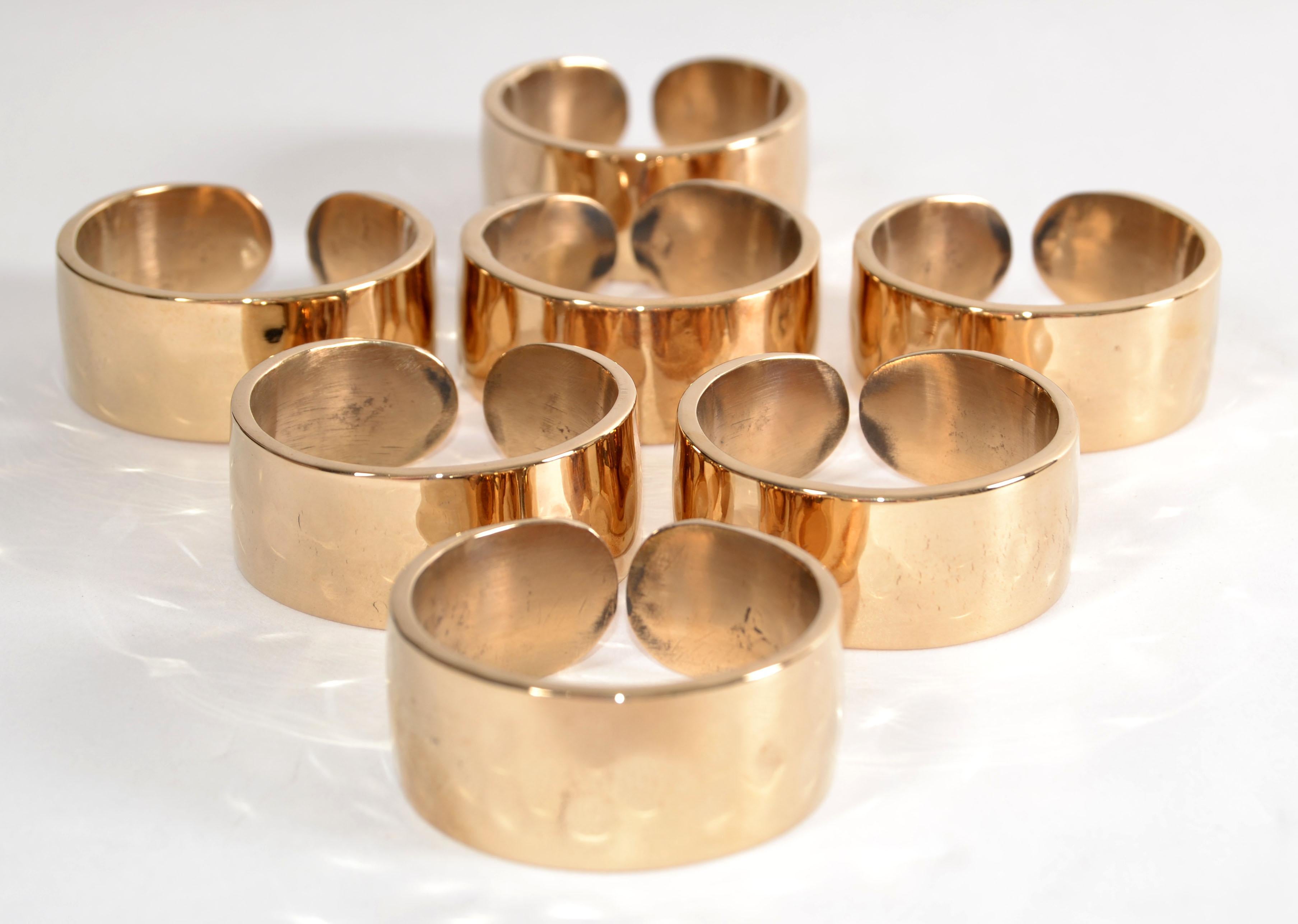 Seven Hammered Bronze Polished Round Napkin Rings Mid-Century Modern In Good Condition For Sale In Miami, FL