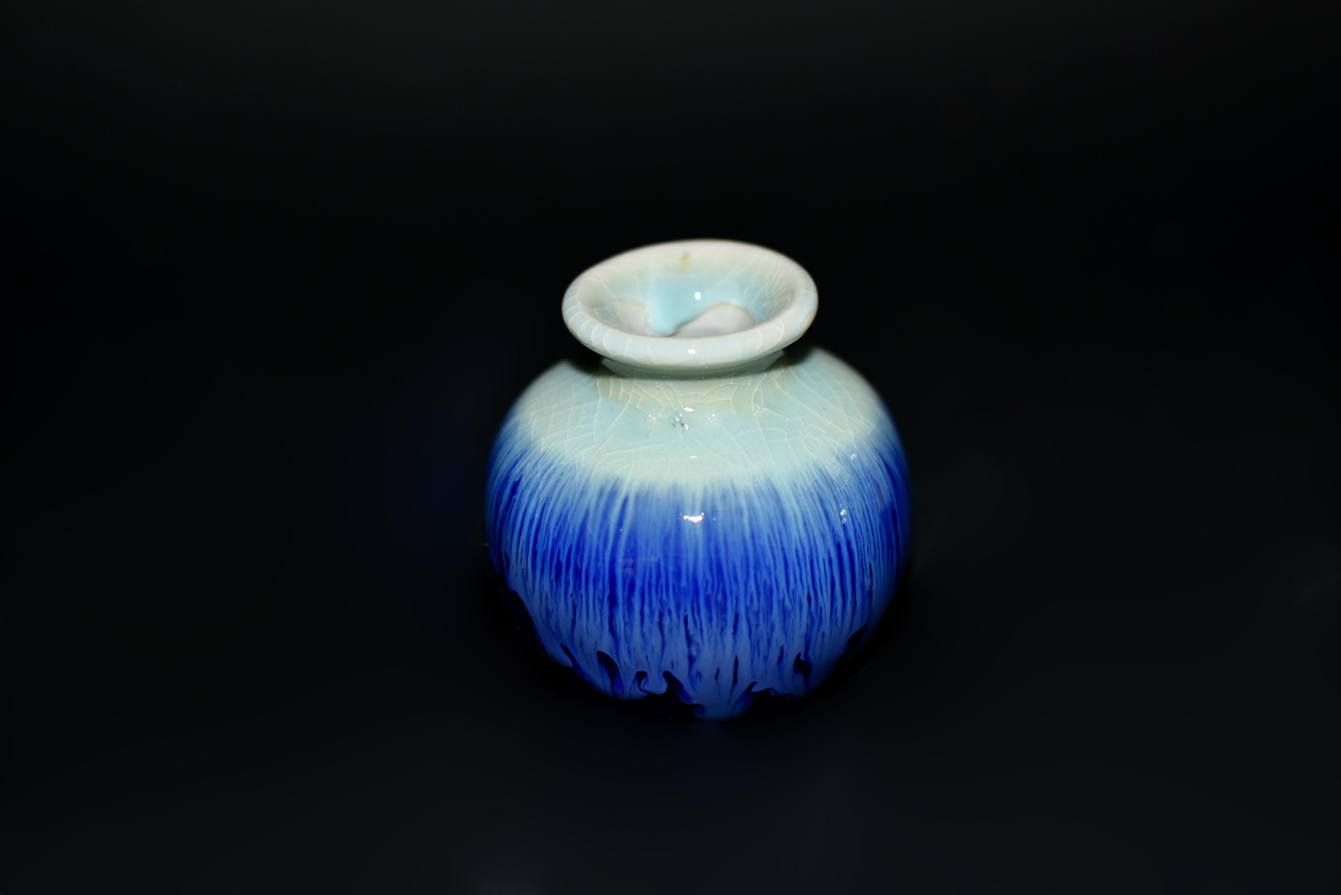 Sieben japanische Wabi Sabi Mini-Keramikvasen, blau, Serie 4