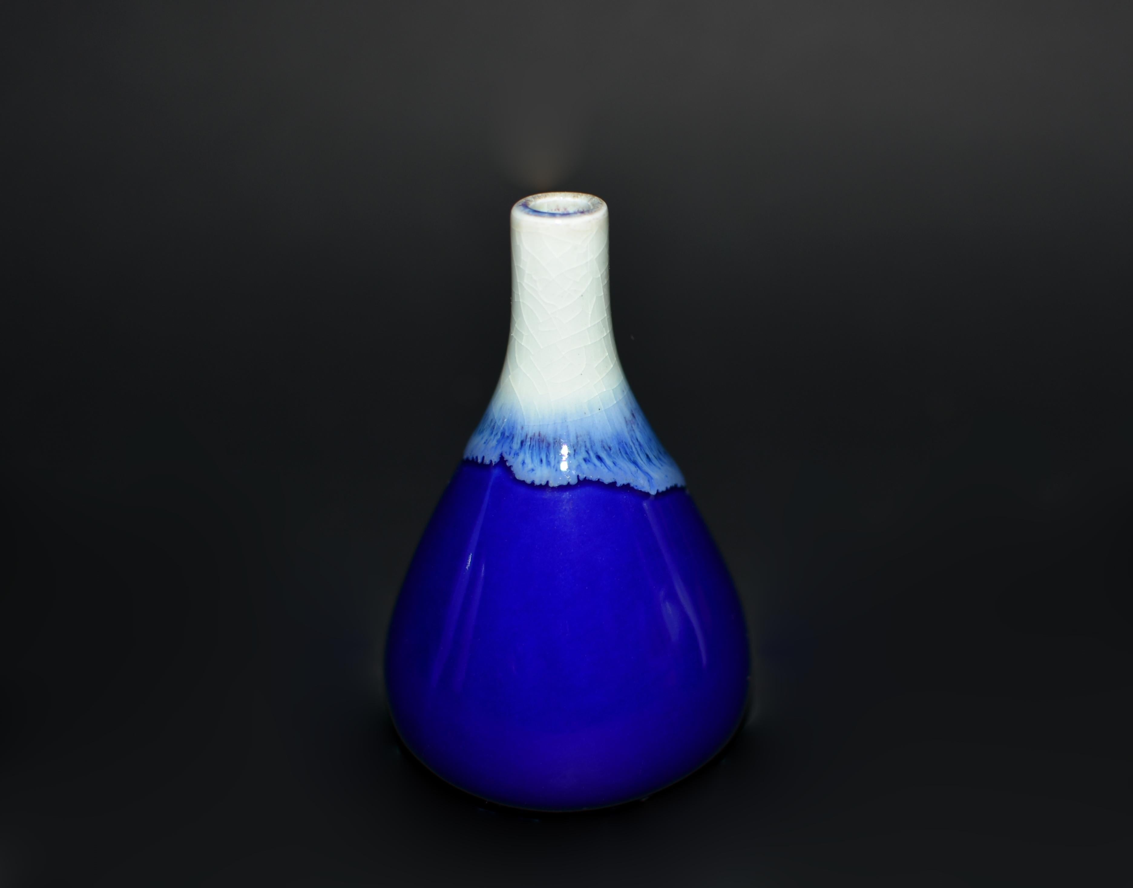 Sieben japanische Wabi Sabi Mini-Keramikvasen, blau, Serie 5