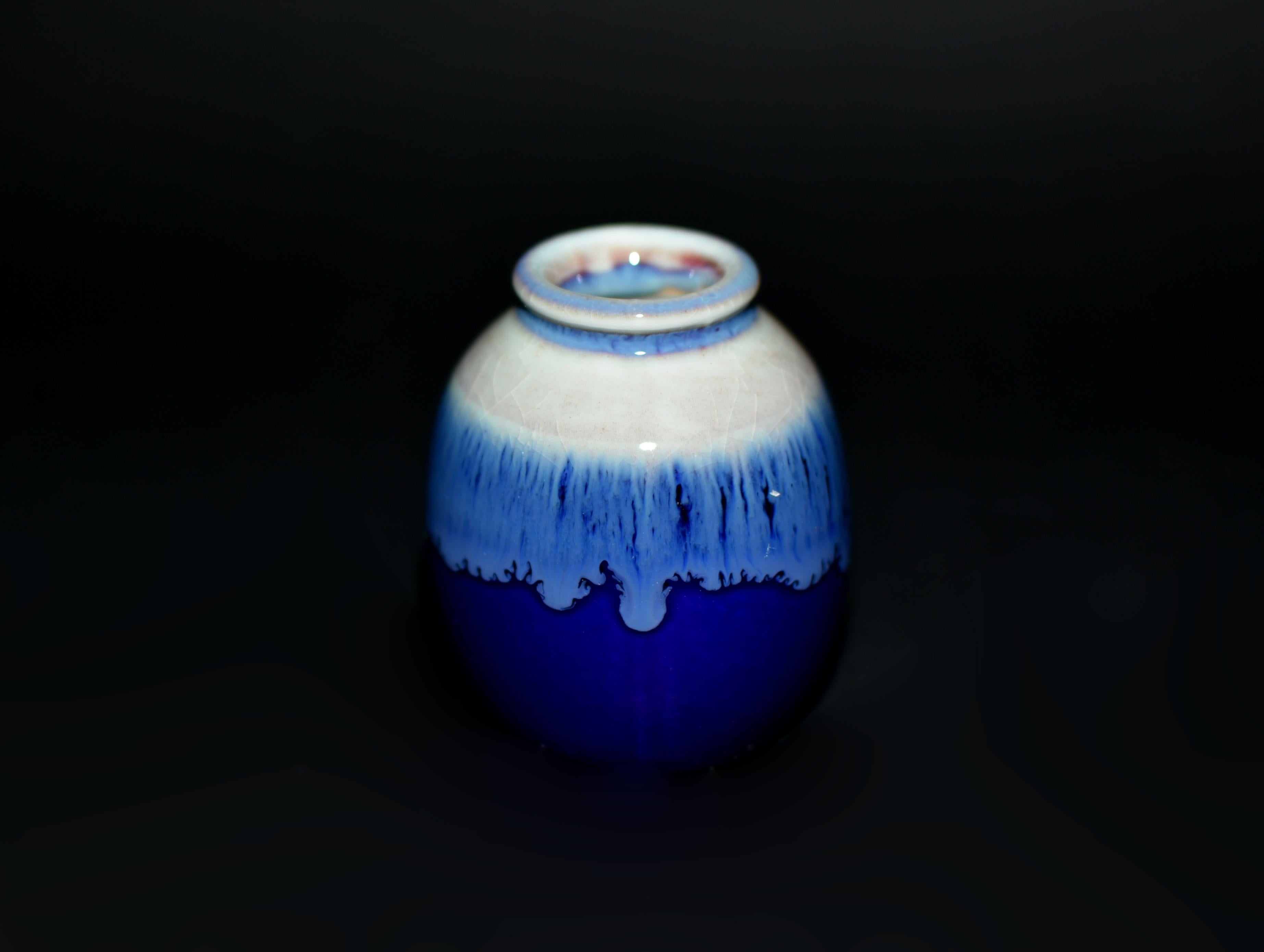 Sieben japanische Wabi Sabi Mini-Keramikvasen, blau, Serie 9