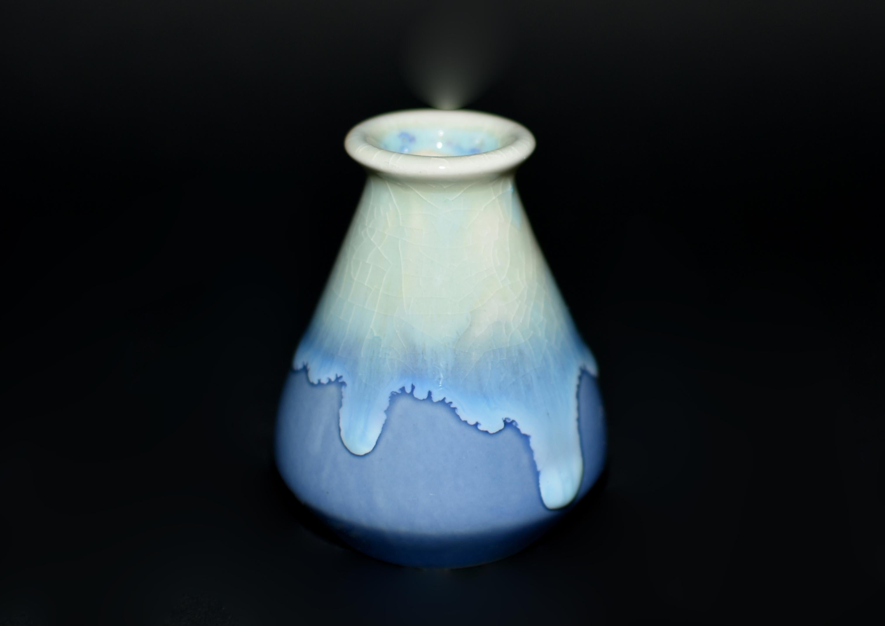 Sieben japanische Wabi Sabi Mini-Keramikvasen, blau, Serie (Handbemalt)