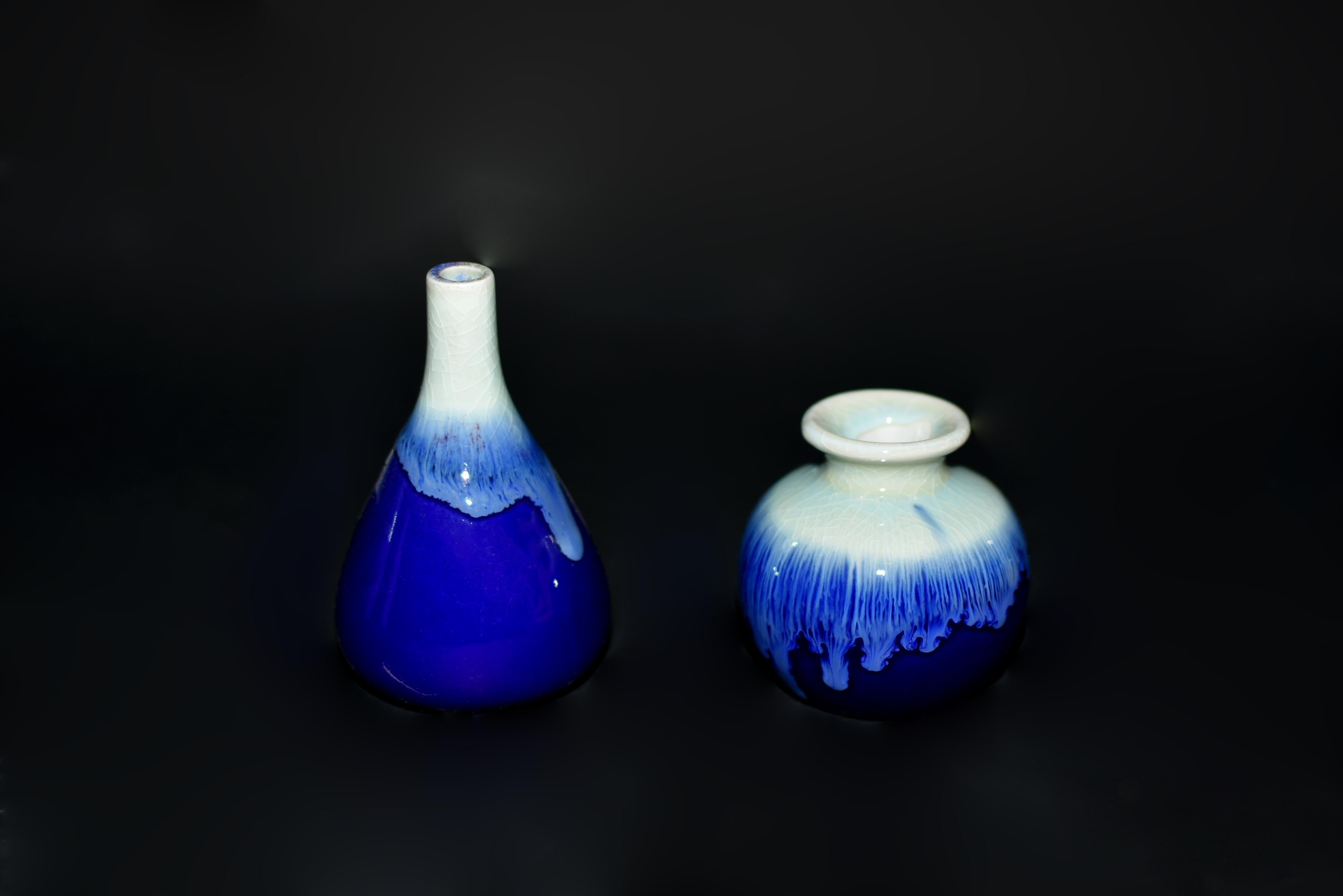 Sieben japanische Wabi Sabi Mini-Keramikvasen, blau, Serie 2
