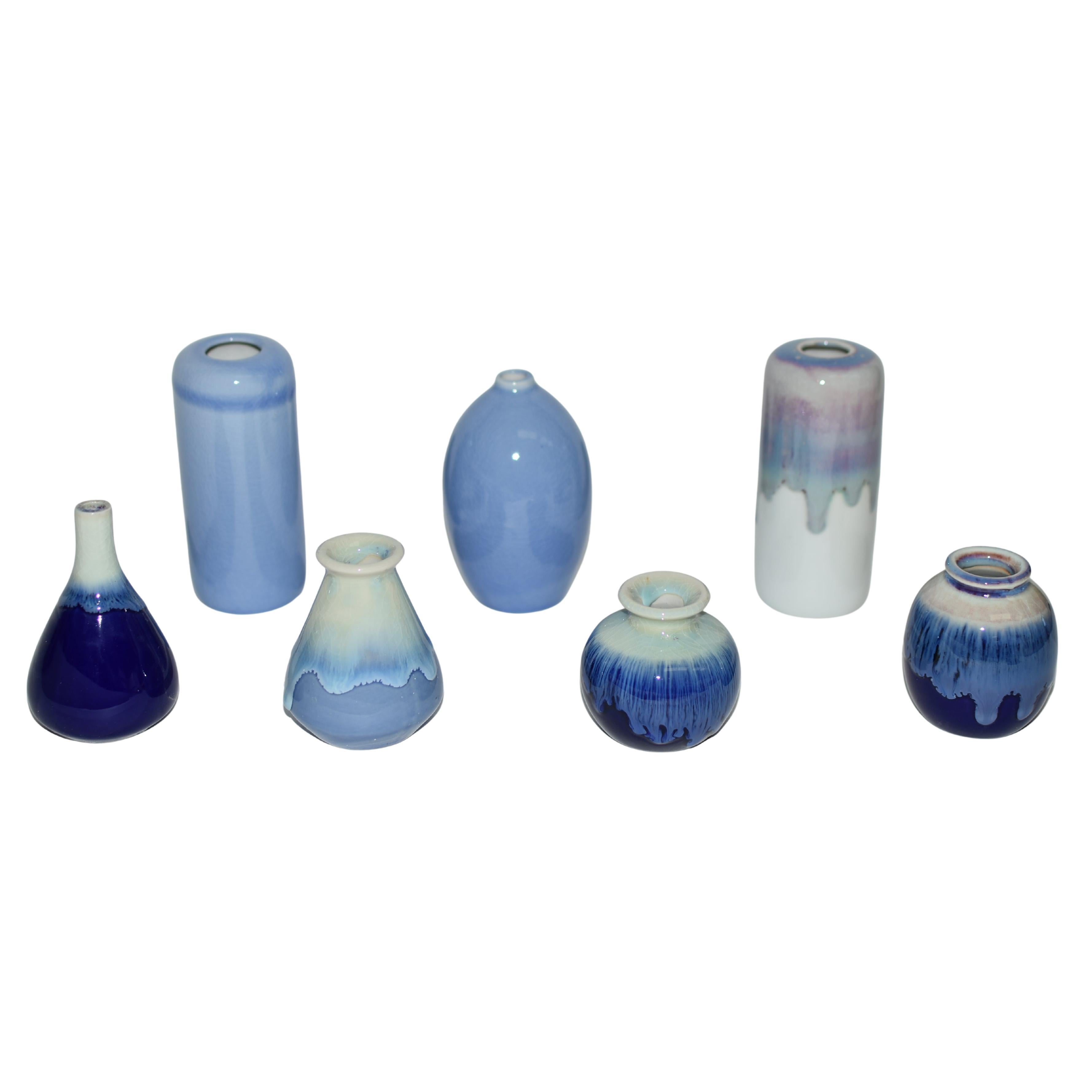Sieben japanische Wabi Sabi Mini-Keramikvasen, blau, Serie