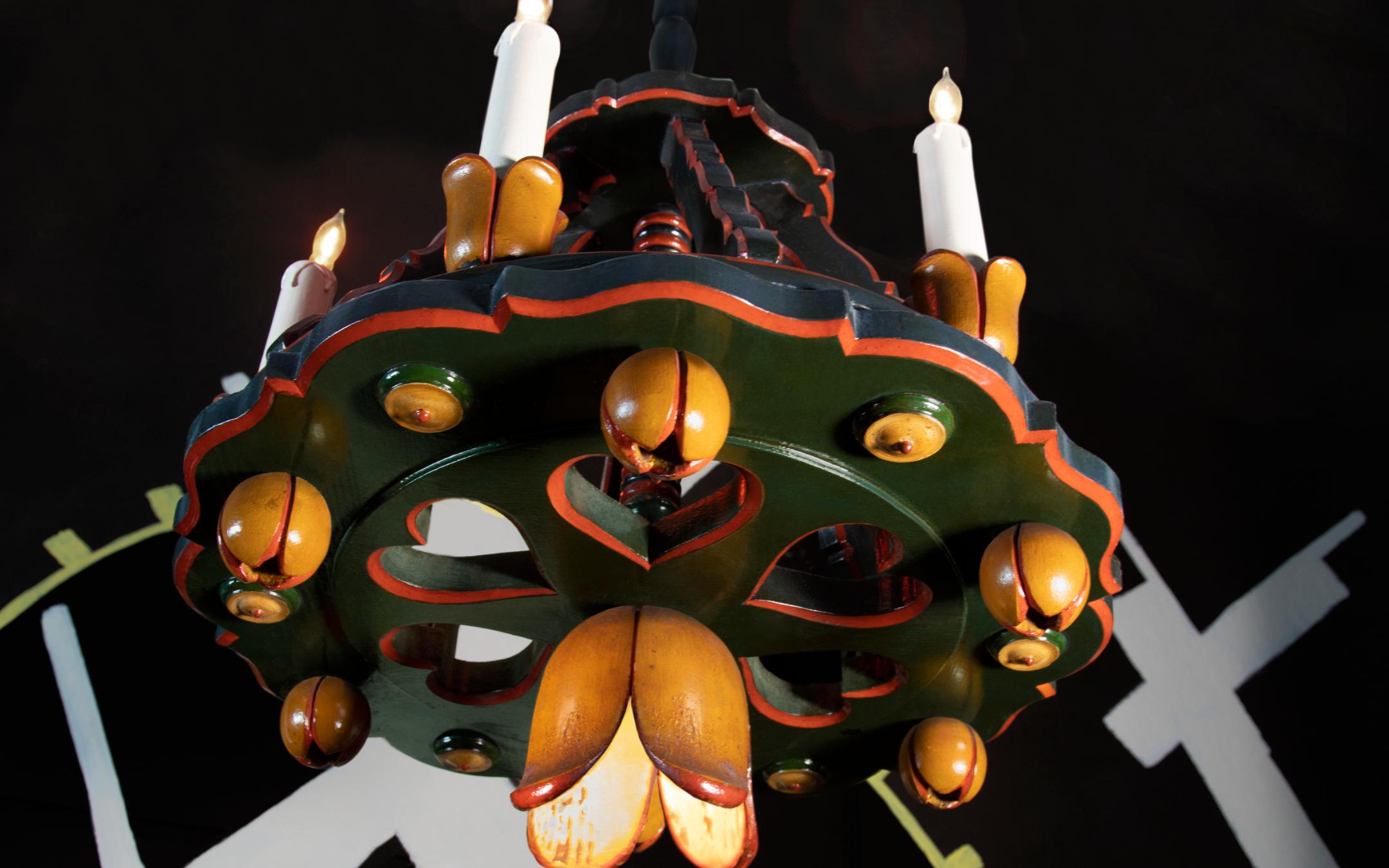 Seven Light Hungarian Folk Inspired  Art Deco Lacquered Wood  Ring Chandelier In Good Condition For Sale In Petershagen, DE