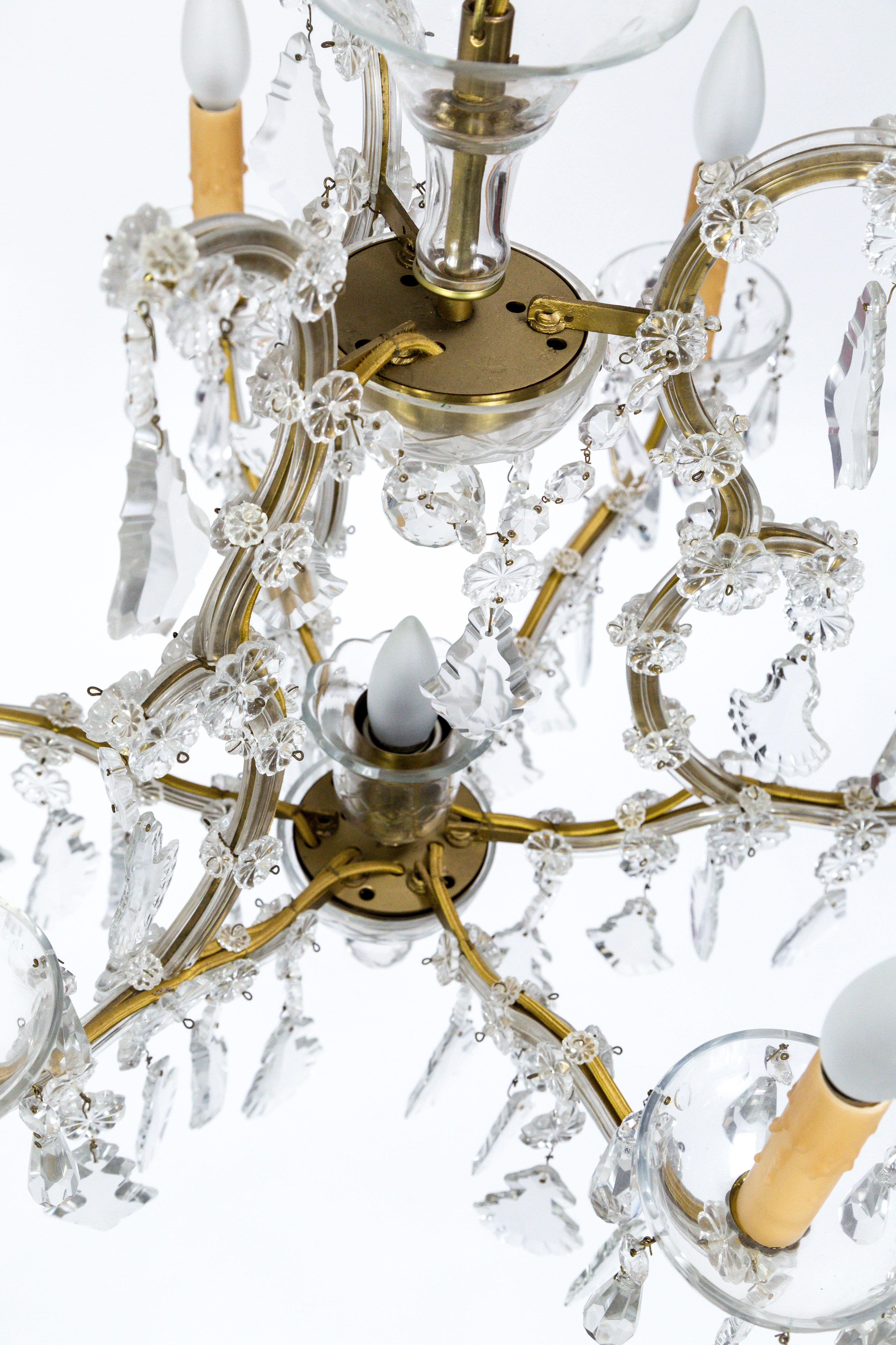 Kristall-Kronleuchter mit sieben Leuchten im Maria- Theresa-Stil (Nordamerikanisch) im Angebot