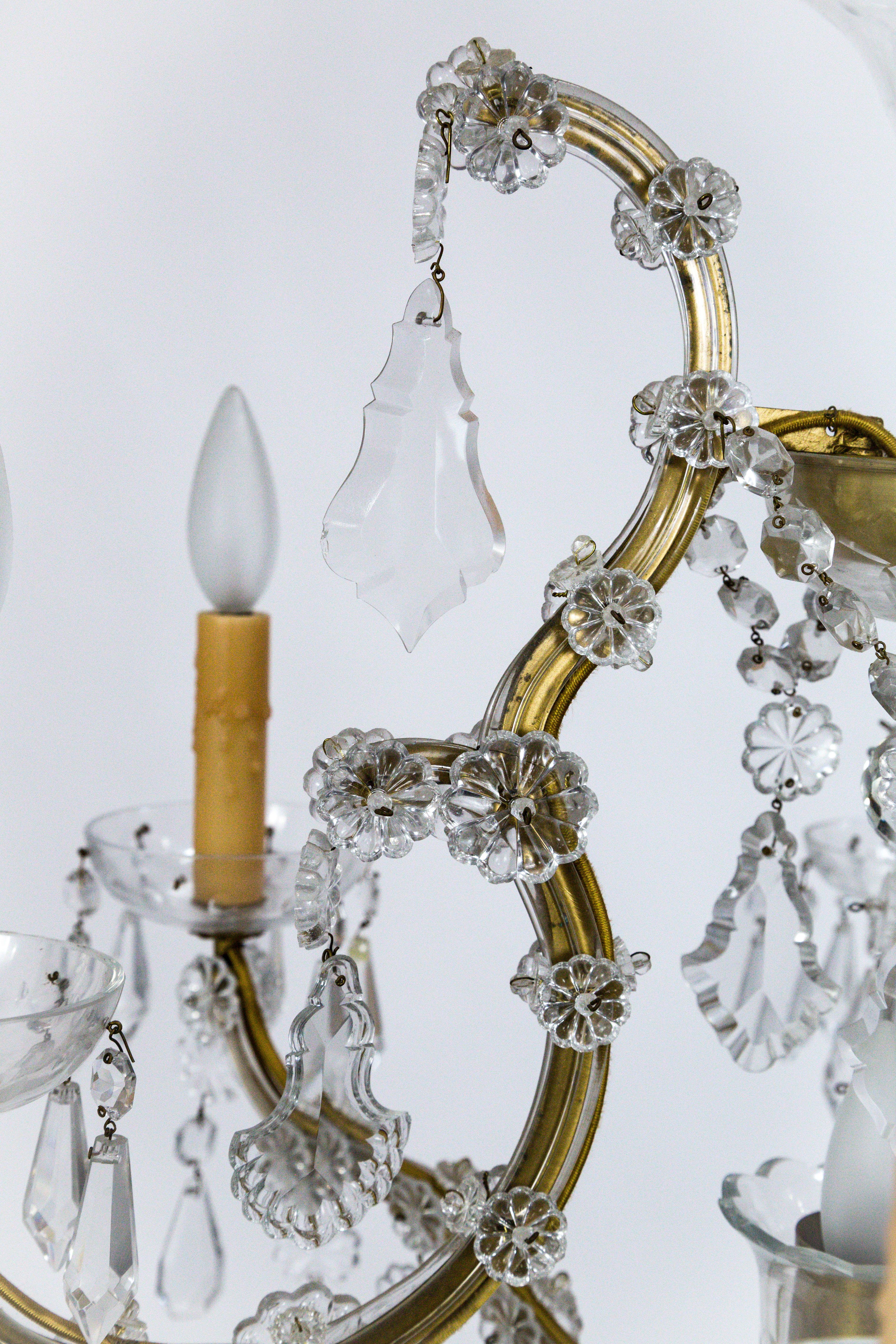 Kristall-Kronleuchter mit sieben Leuchten im Maria- Theresa-Stil (Frühes 20. Jahrhundert) im Angebot