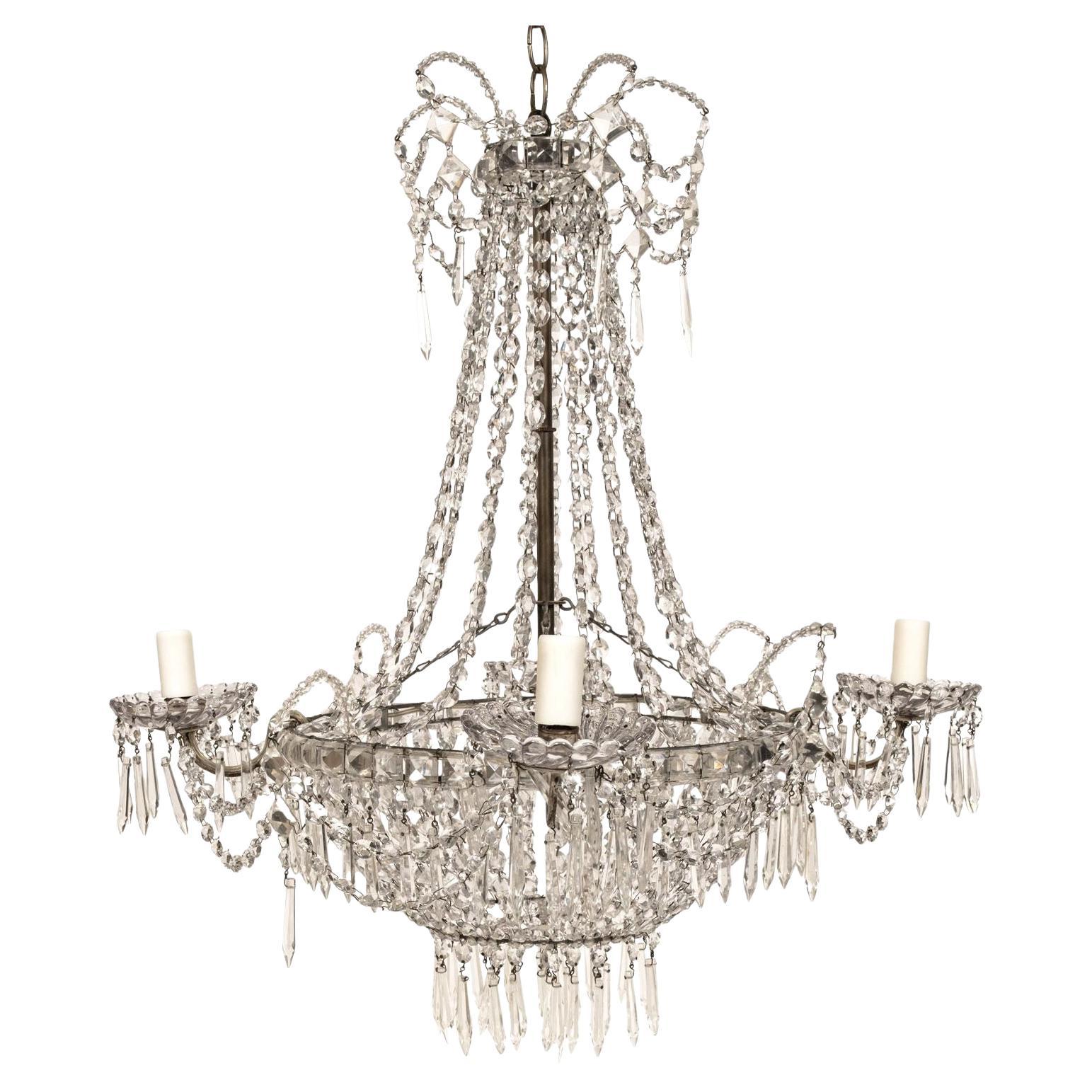 Lustre à sept lumières en cristal néoclassique