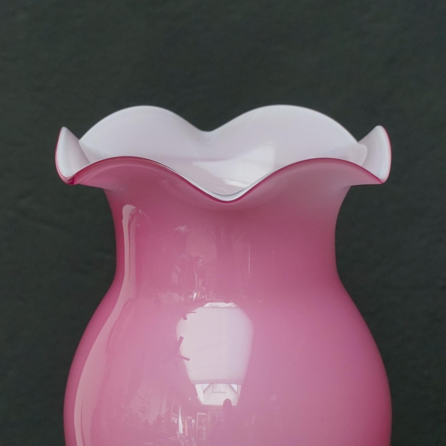 Sept vases italiens en verre soufflé Stelvia Opalina Fiorentina du milieu du siècle dernier 6