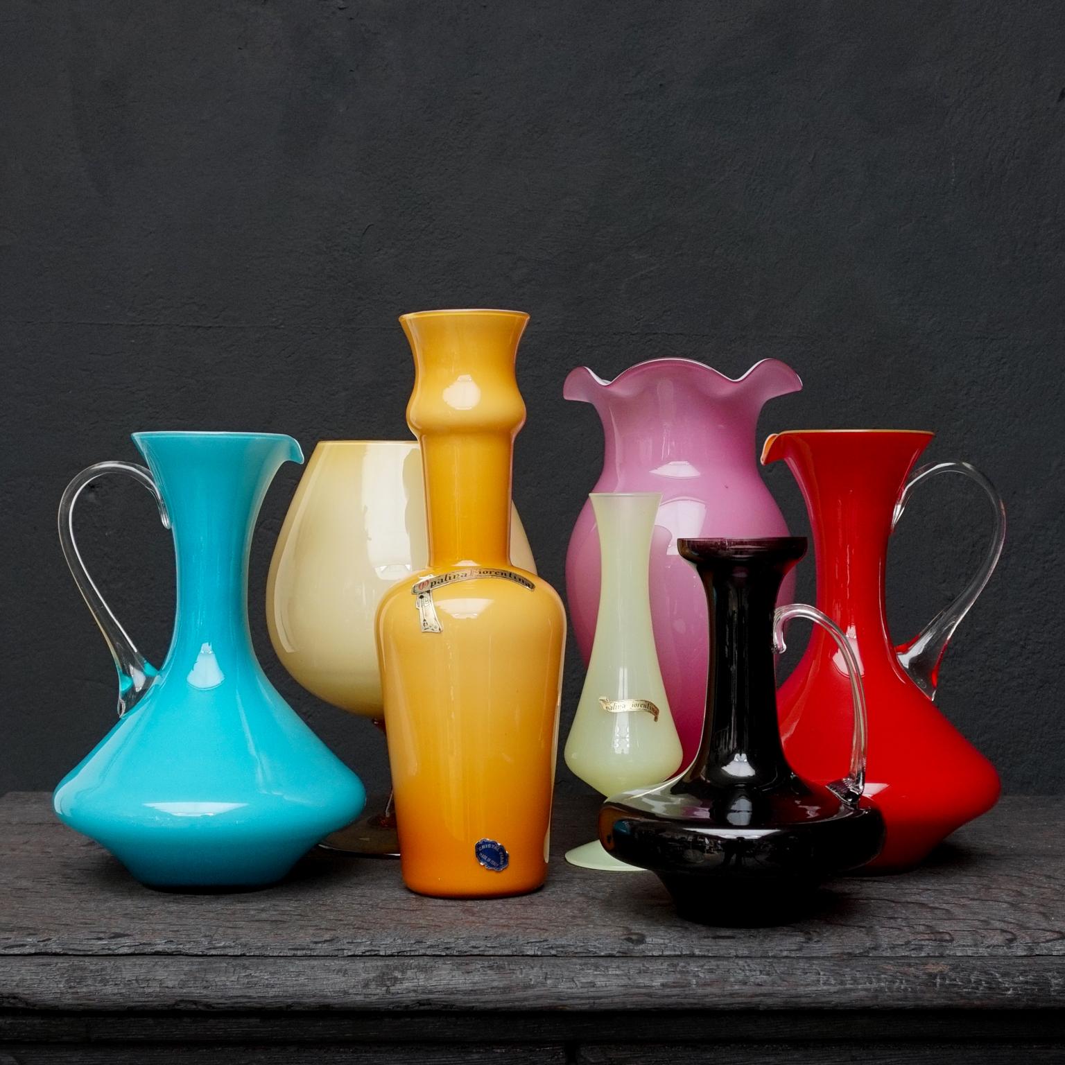 Sept vases italiens en verre soufflé Stelvia Opalina Fiorentina du milieu du siècle dernier Bon état à Haarlem, NL