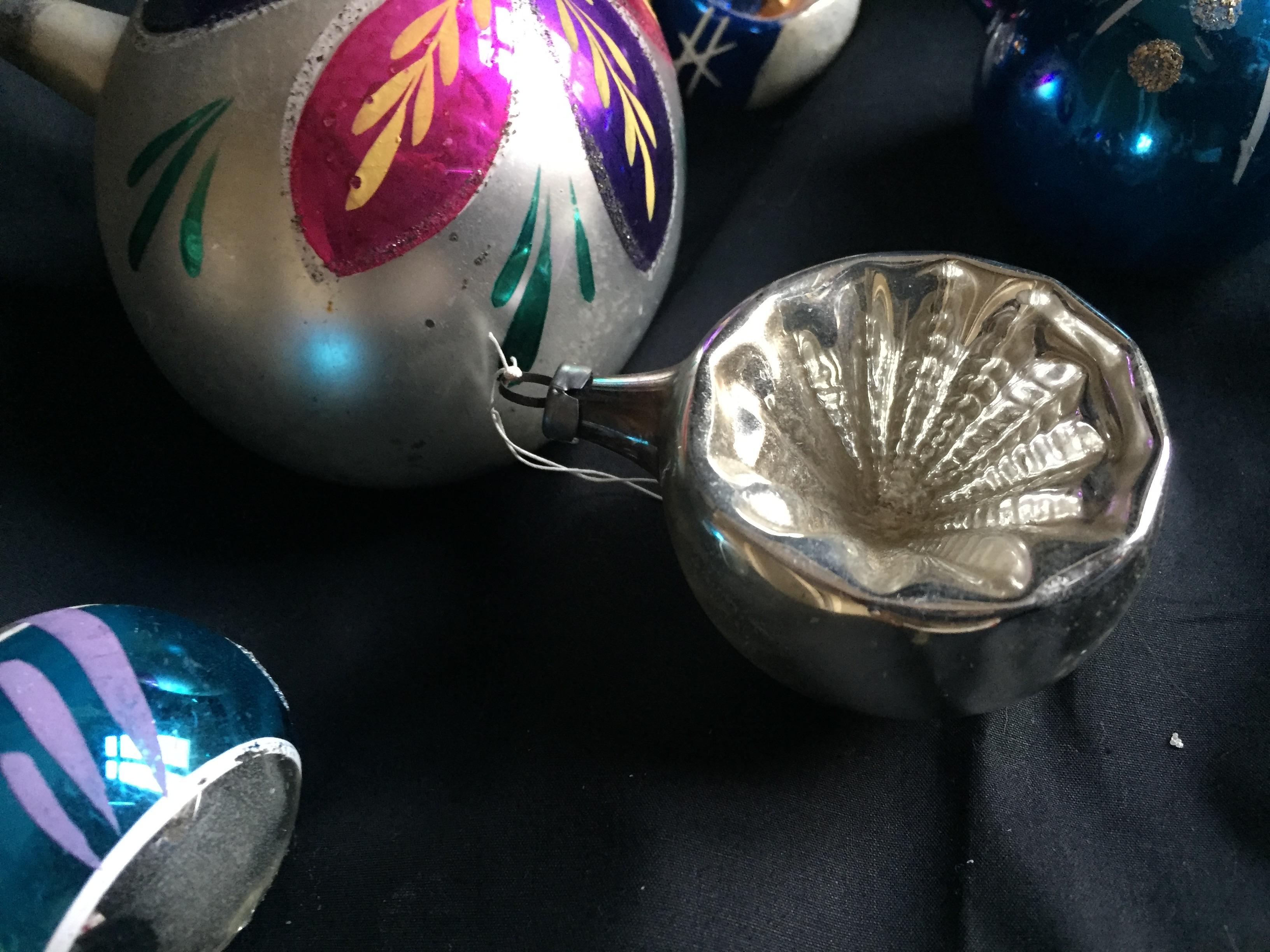 Seven Midcentury Mercury Glass Christmas Tree Ornaments In Good Condition In Antwerp, BE