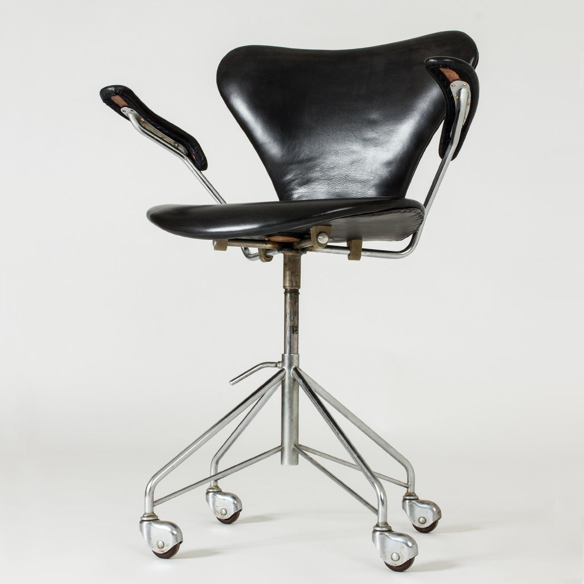 „Seven“-Bürostuhl von Arne Jacobsen für Fritz Hansen, Dänemark, 1950er Jahre (Stahl) im Angebot