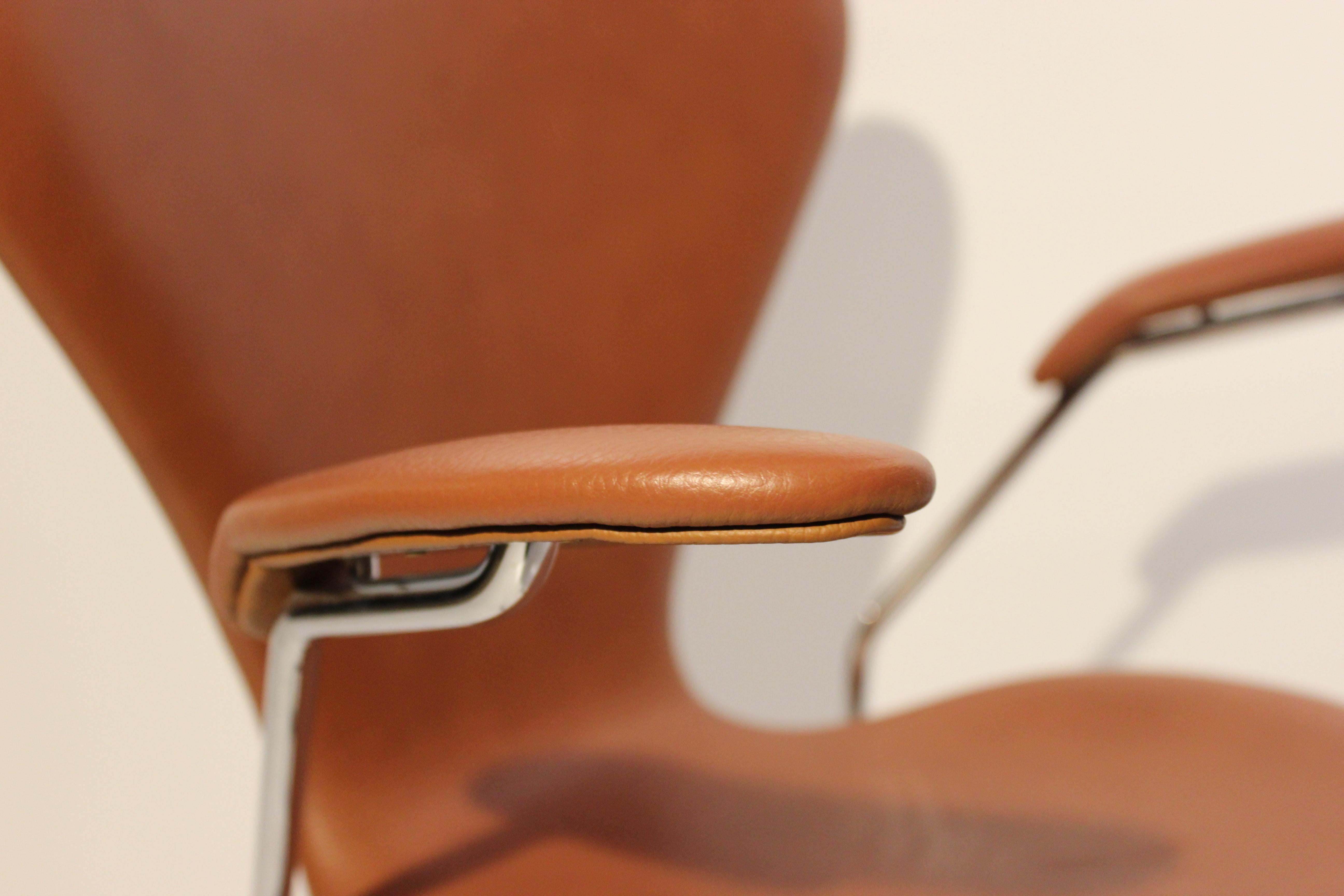 Cuir Chaise de bureau « Seven », modèle 3217, d'Arne Jacobsen et Fritz Hansen en vente
