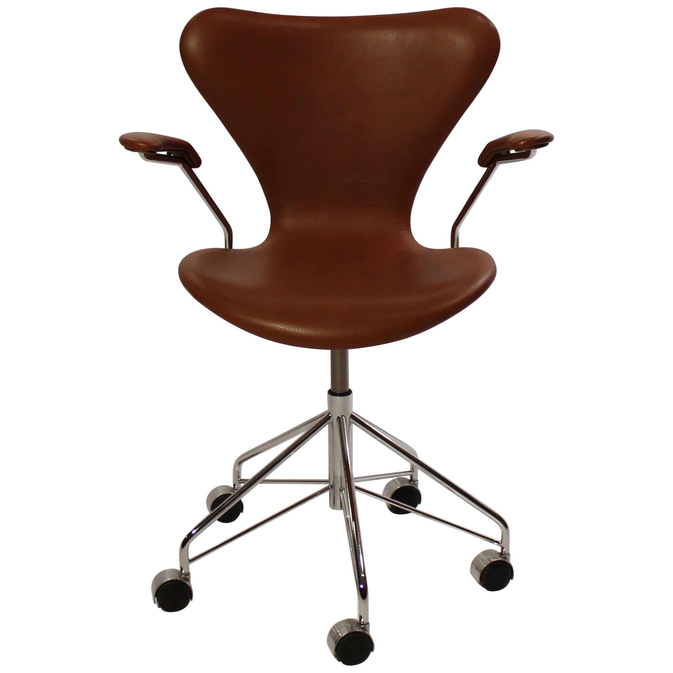 "Seven" Office Chair, Model 3217, by Arne Jacobsen and Fritz Hansen