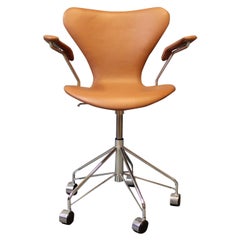 "Seven" Office Chair, Model 3217, by Arne Jacobsen and Fritz Hansen