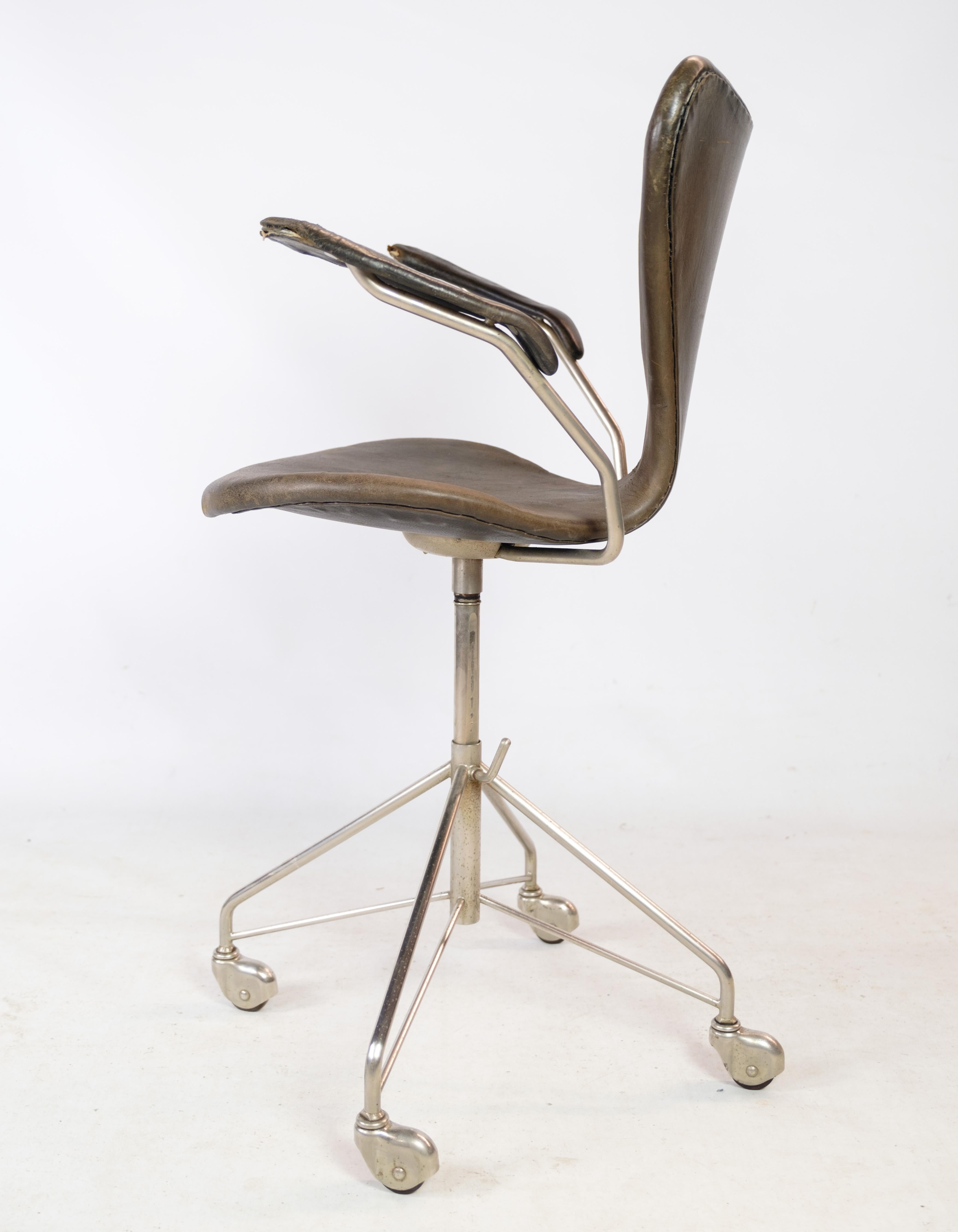 Seven Office Chair Model 3217 Early Edition By Arne Jacobsen & Fritz Hansen In Fair Condition For Sale In Lejre, DK