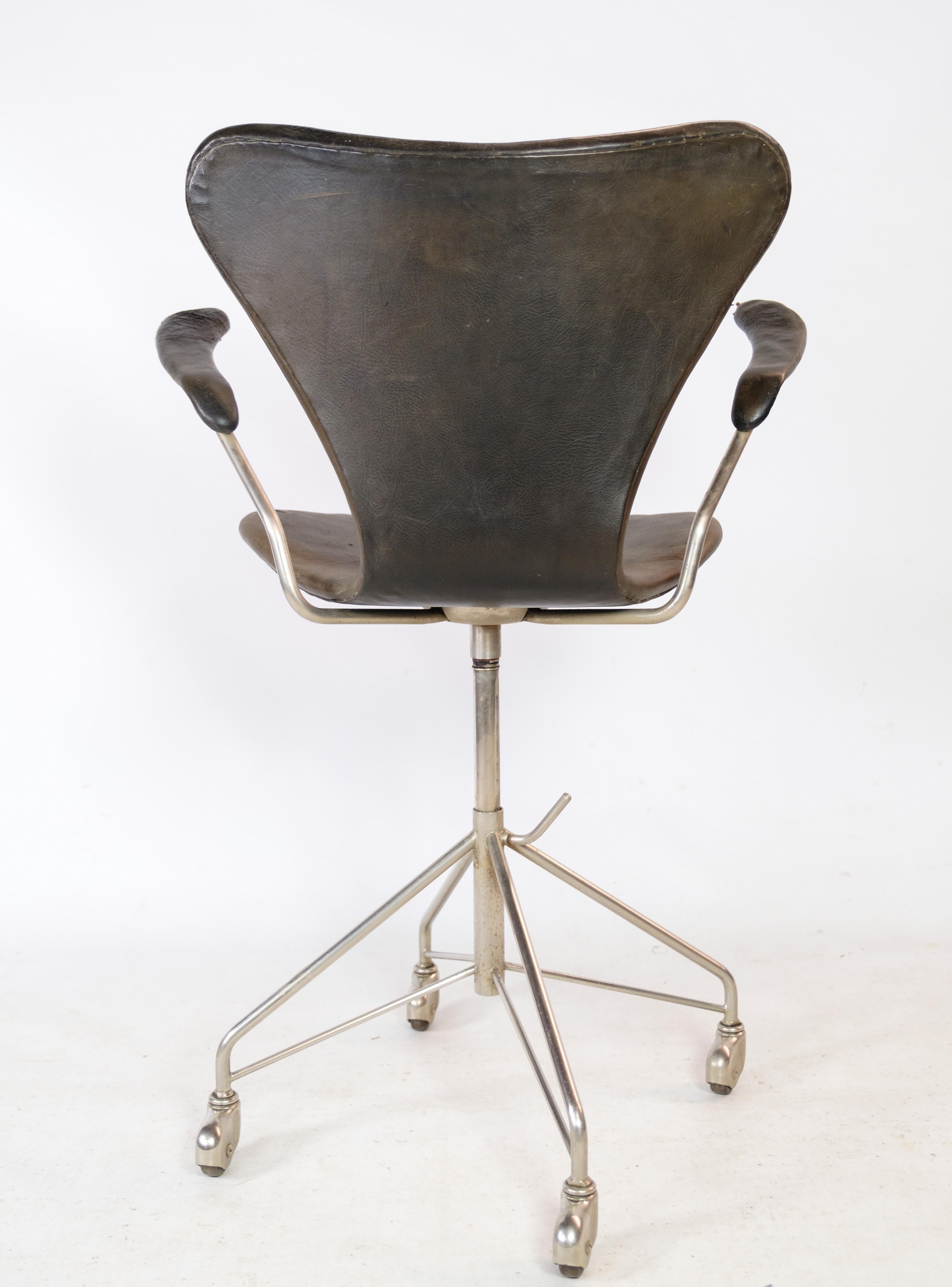 Mid-20th Century Seven Office Chair Model 3217 Early Edition By Arne Jacobsen & Fritz Hansen For Sale