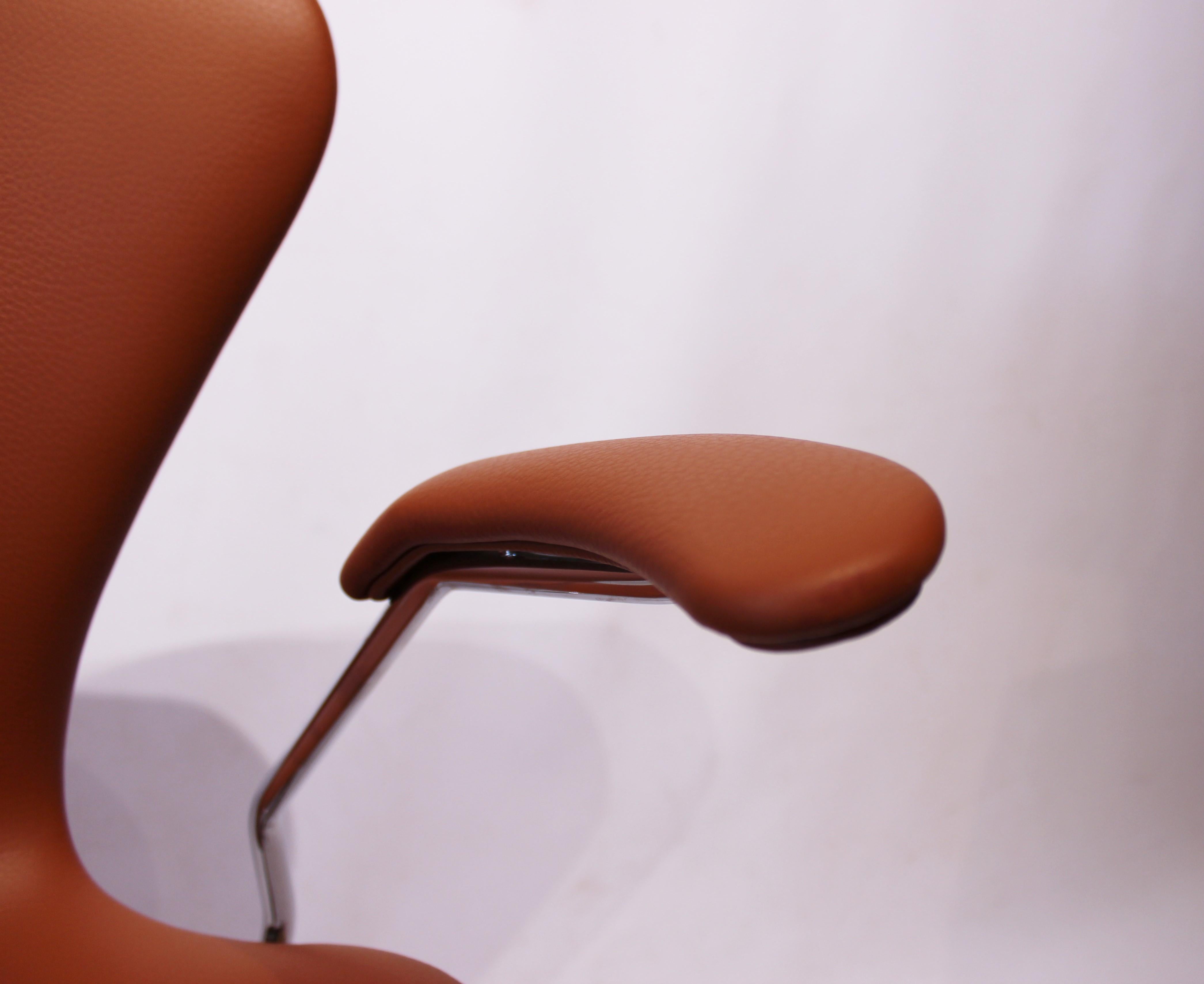 Danish Seven Office Chair, Model 3217, in Cognac Classic Leather, Arne Jacobsen