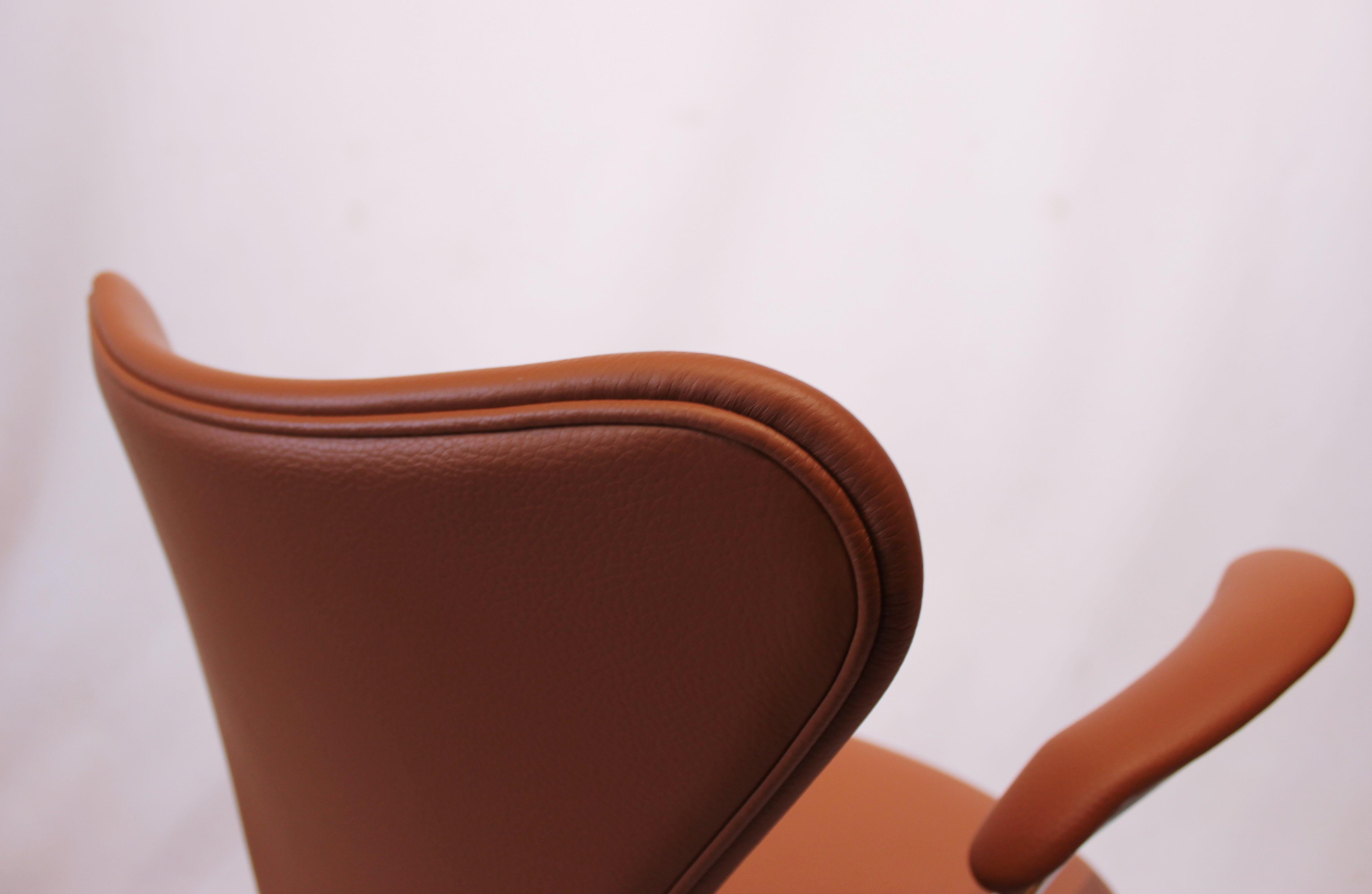 Seven Office Chair, Model 3217, in Cognac Classic Leather, Arne Jacobsen 1