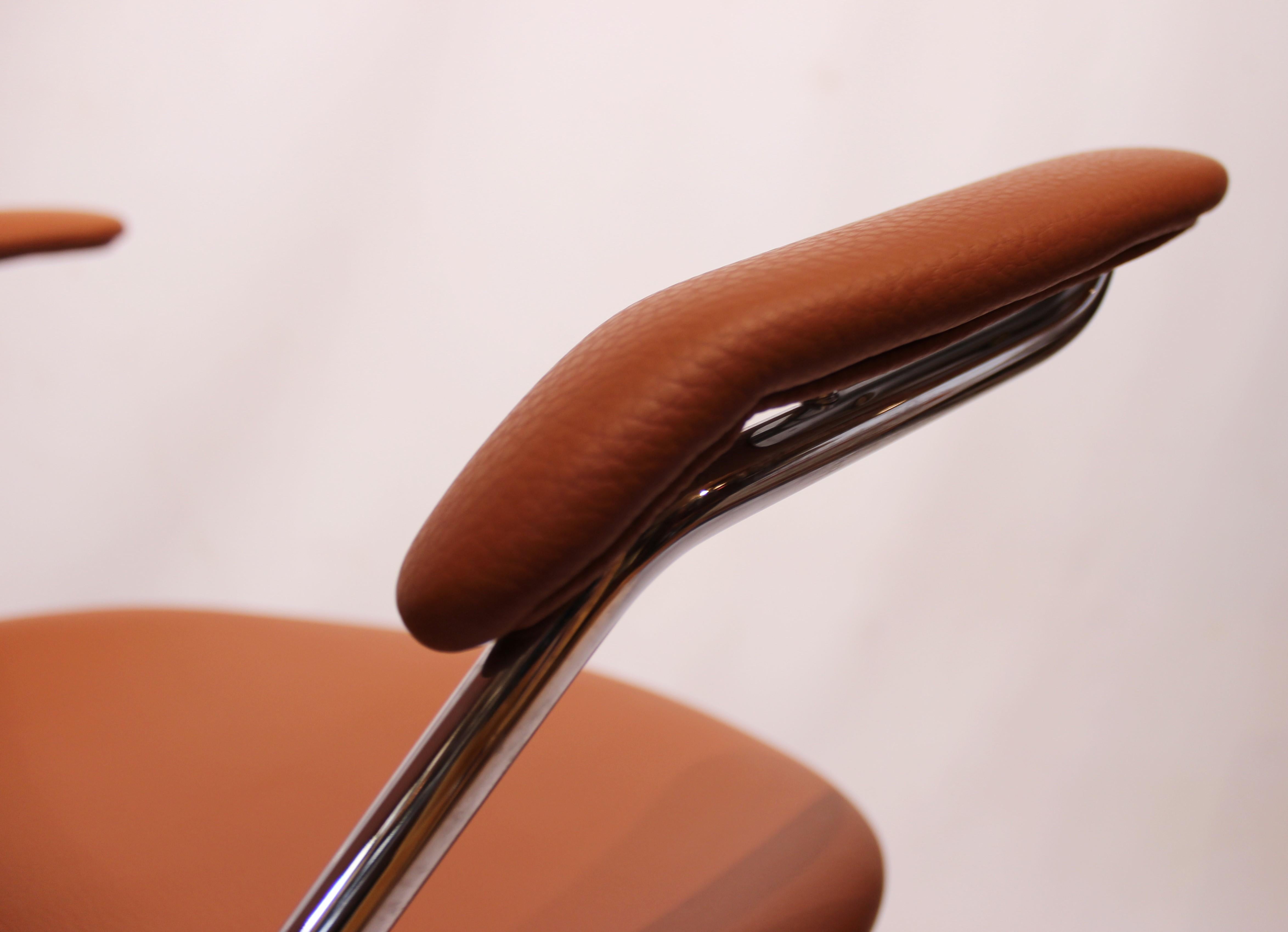 Seven Office Chair, Model 3217, in Cognac Classic Leather, Arne Jacobsen 2