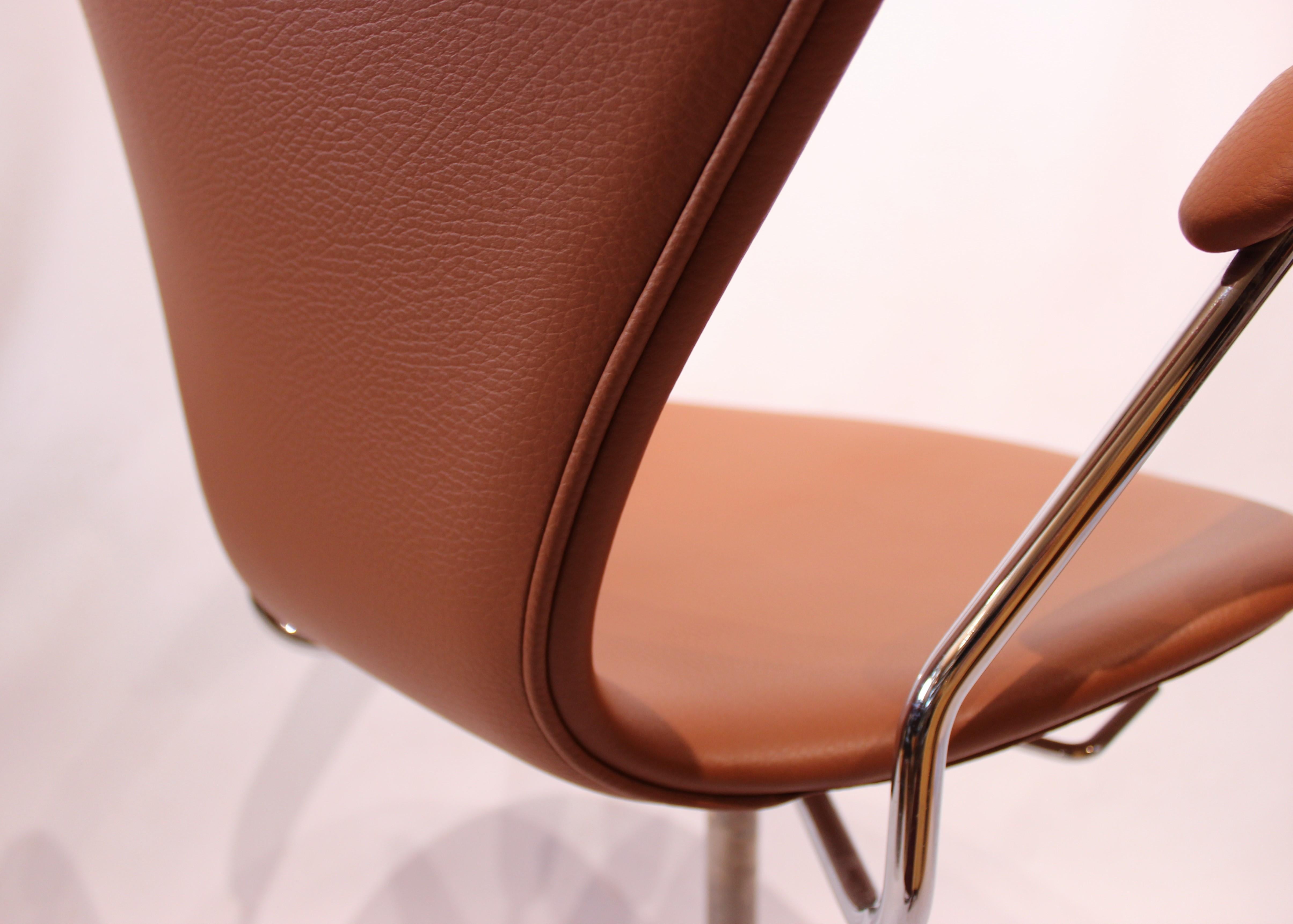 Seven Office Chair, Model 3217, in Cognac Classic Leather, Arne Jacobsen 3