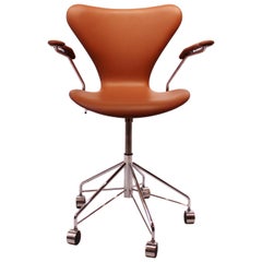 Seven Office Chair, Model 3217, in Cognac Classic Leather, Arne Jacobsen