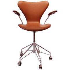 Seven Office Chairs, Model 3217, in Cognac Classic Leather, Arne Jacobsen