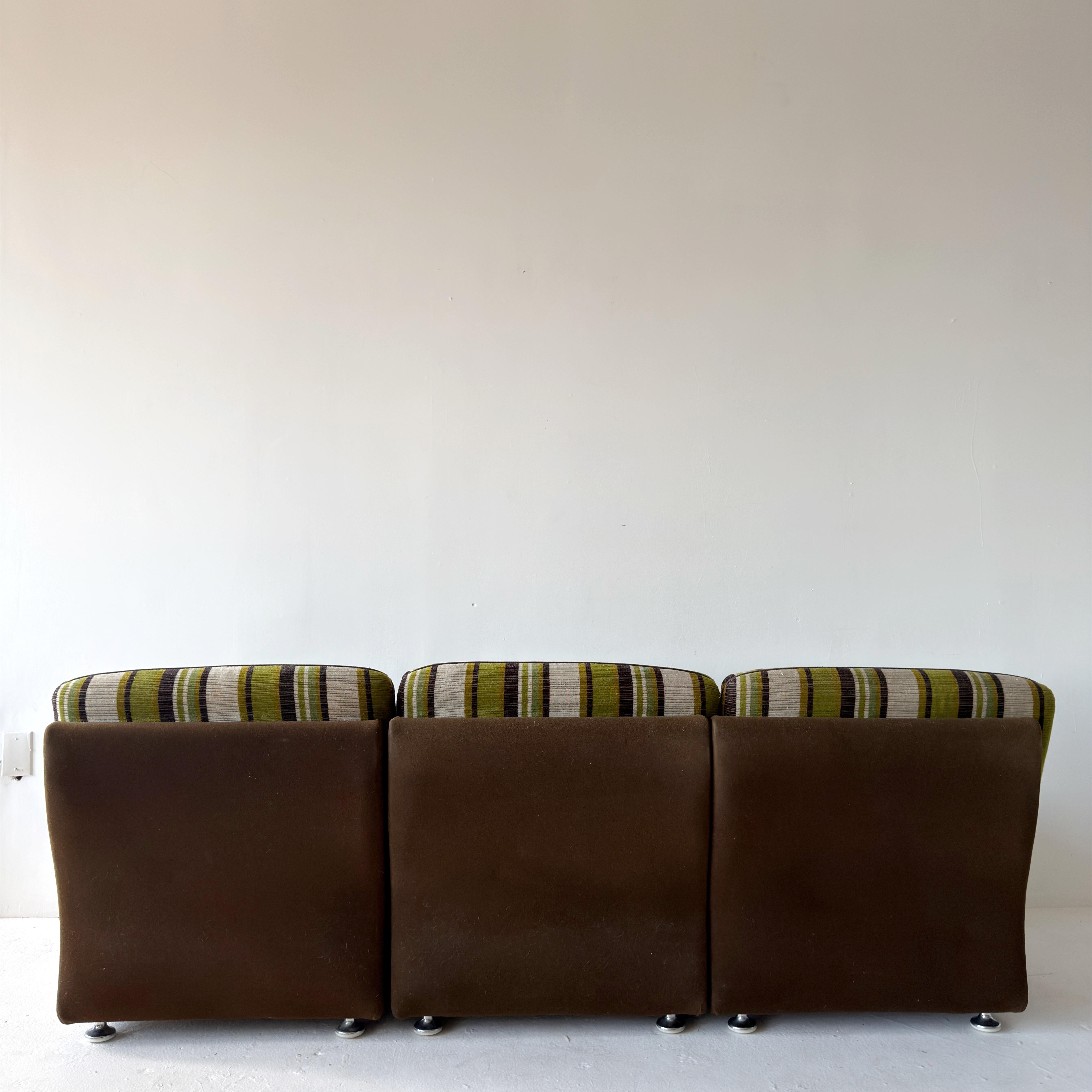 seven-piece 1970s striped modular sofa and chairs For Sale 3