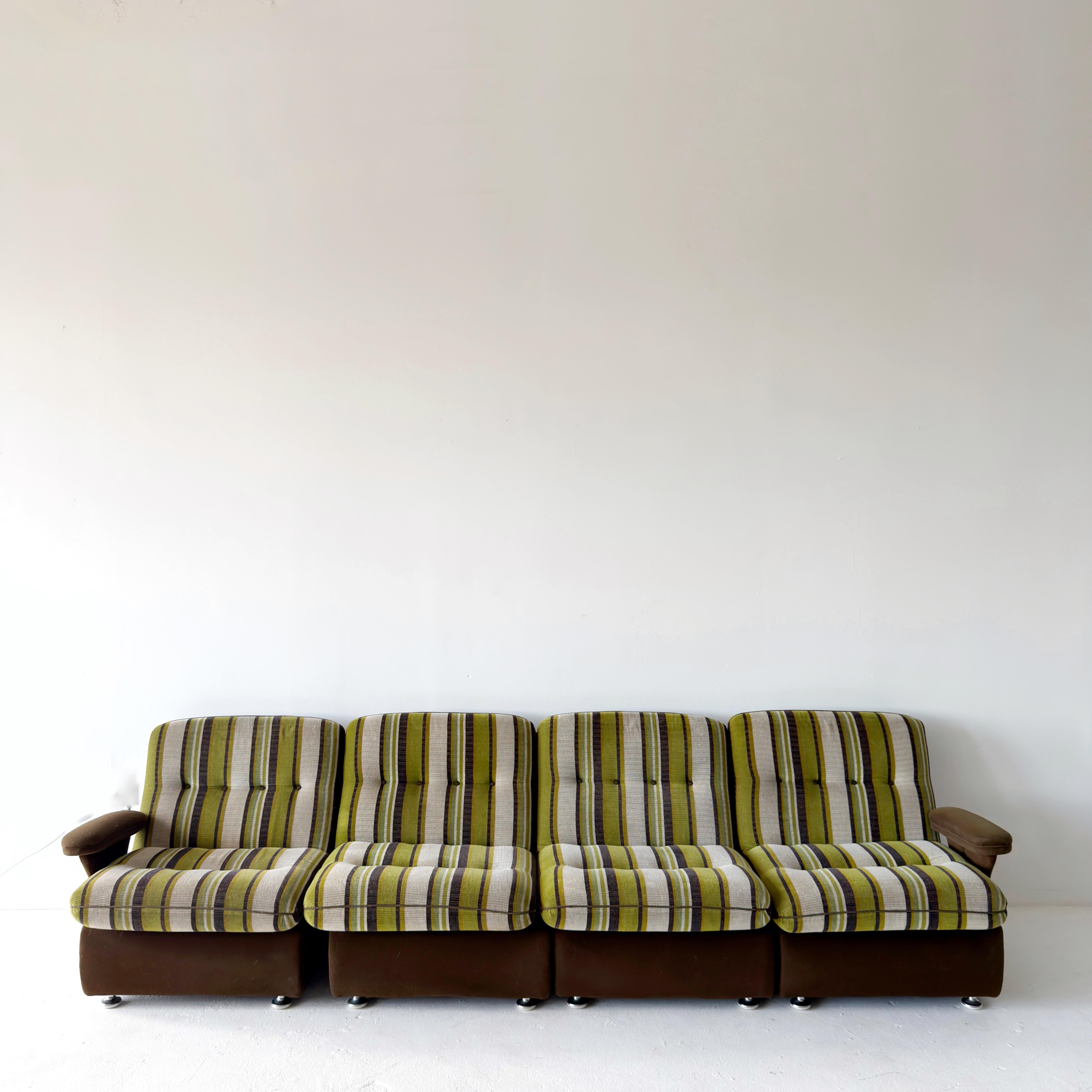American seven-piece 1970s striped modular sofa and chairs For Sale