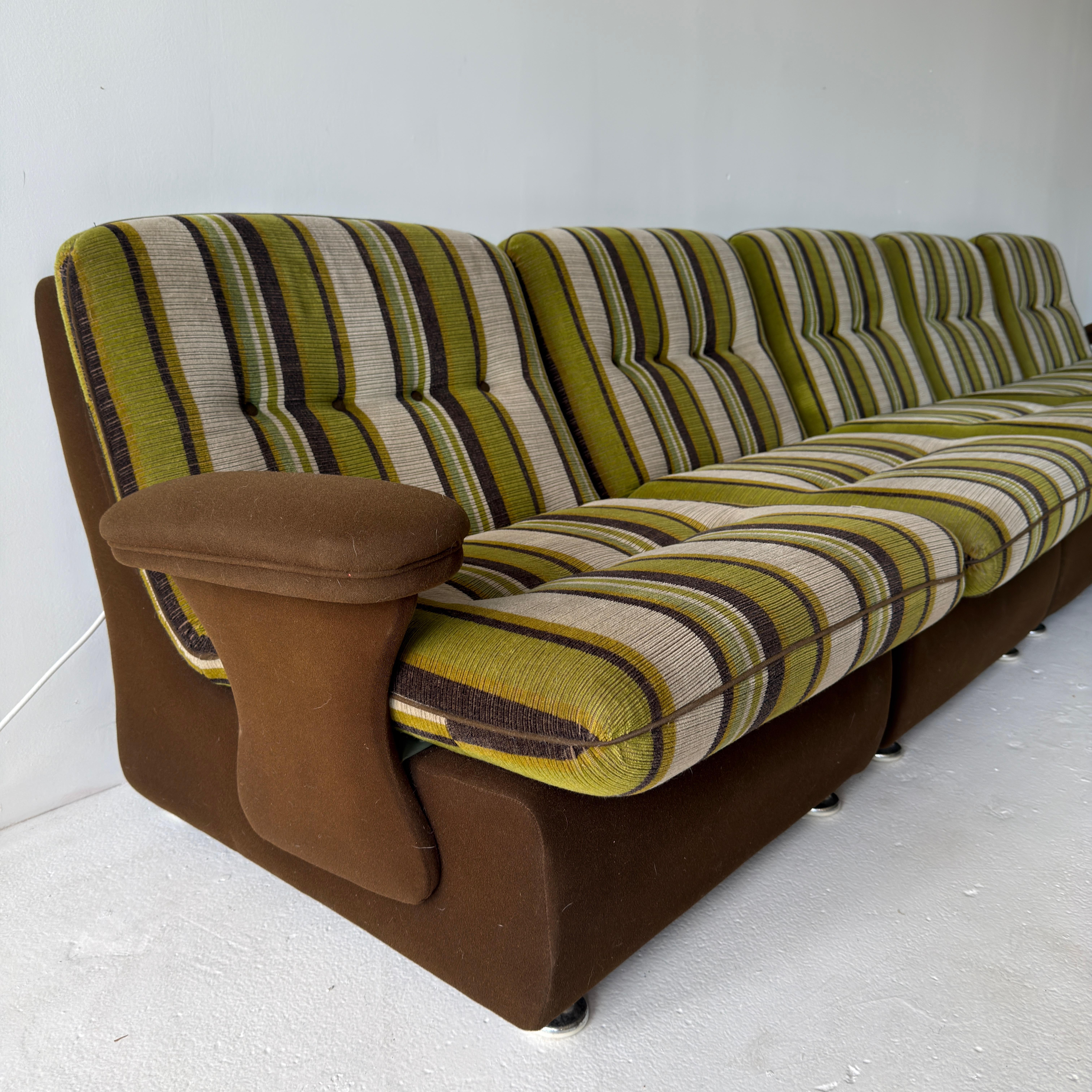 Late 20th Century seven-piece 1970s striped modular sofa and chairs For Sale