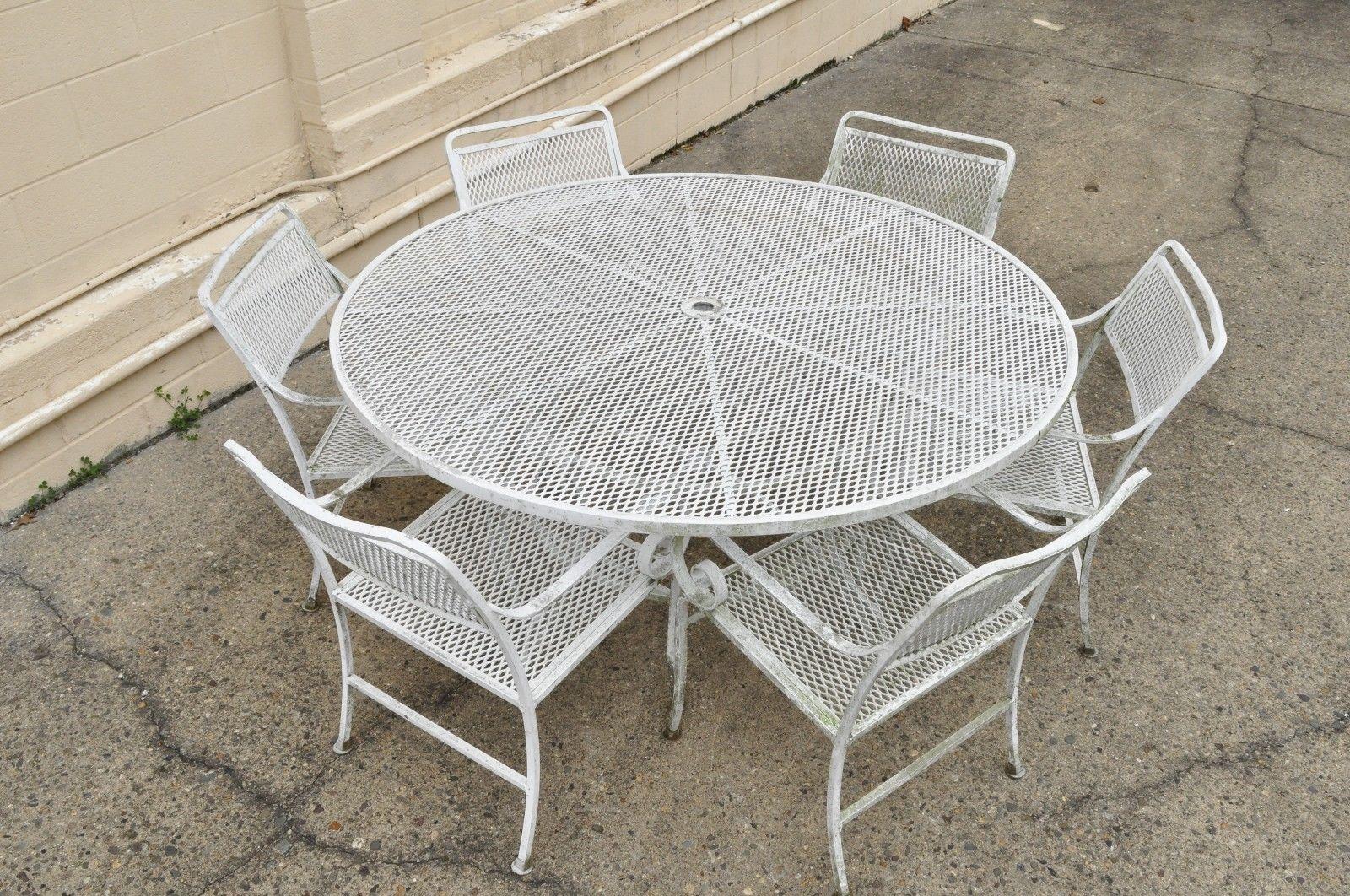 Vintage seven-piece cast aluminium scrolling metal patio dining set. Item features 60