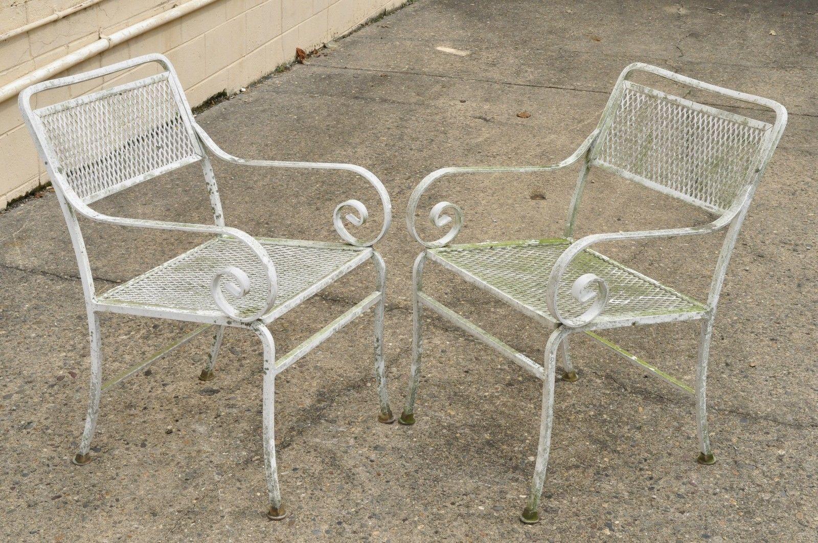 Seven-Piece Cast Aluminium Scroll Arm Metal Patio Dining Set Table & Six Chairs In Good Condition In Philadelphia, PA